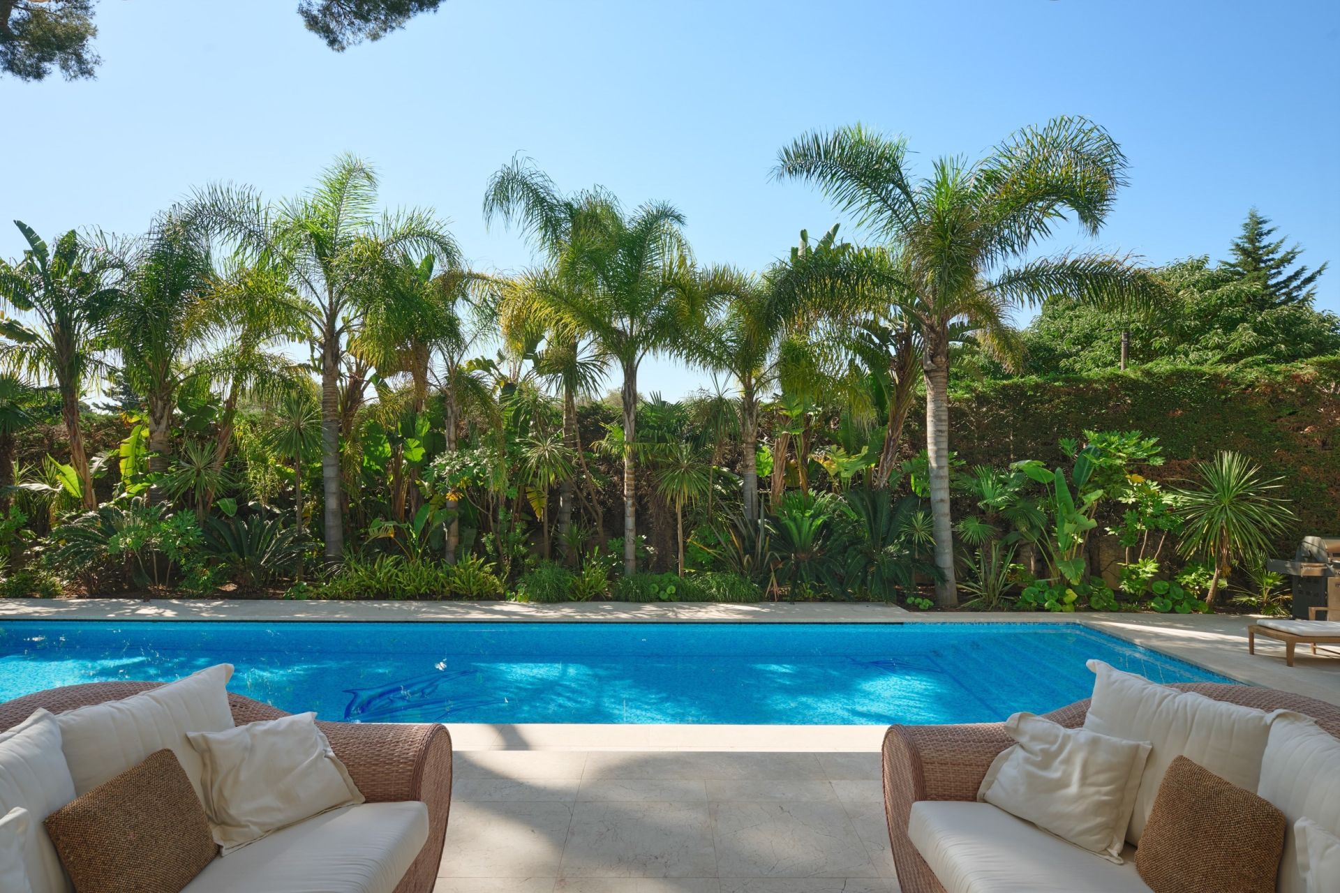 mansion (hôtel particulier) 11 Rooms for sale on CAP D ANTIBES (06160)