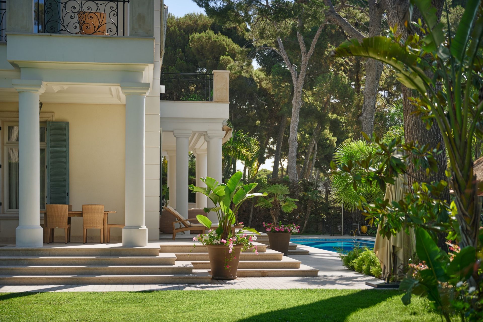 mansion (hôtel particulier) 11 Rooms for sale on CAP D ANTIBES (06160)