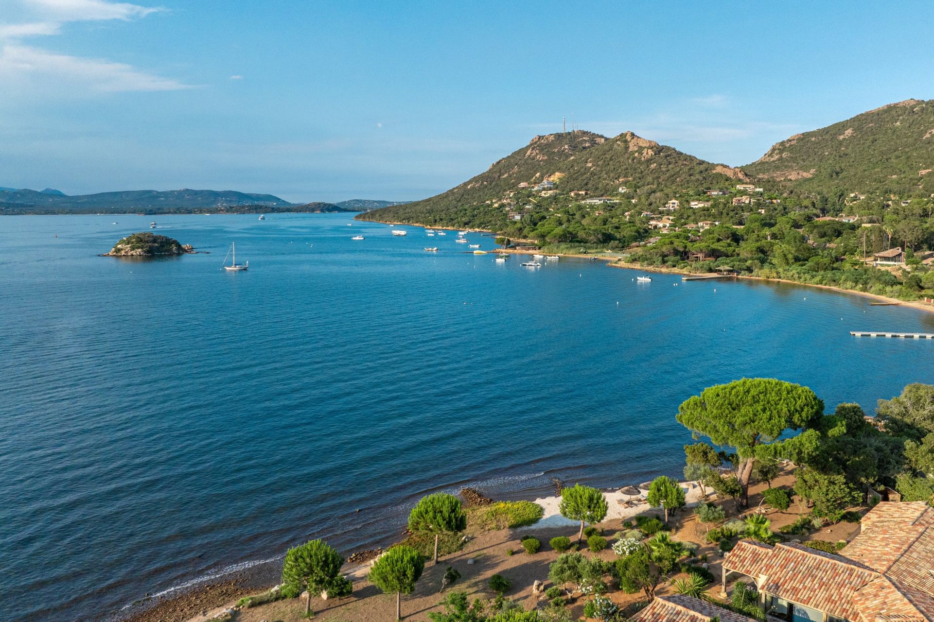 luxury villa 6 Rooms for sale on PORTO VECCHIO (20137)