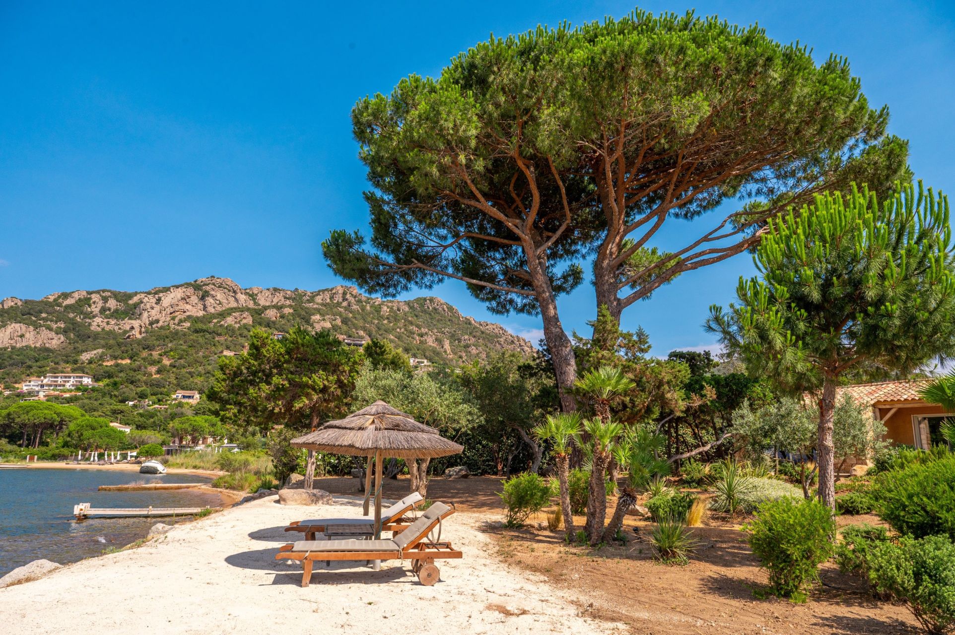 luxury villa 6 Rooms for sale on PORTO VECCHIO (20137)