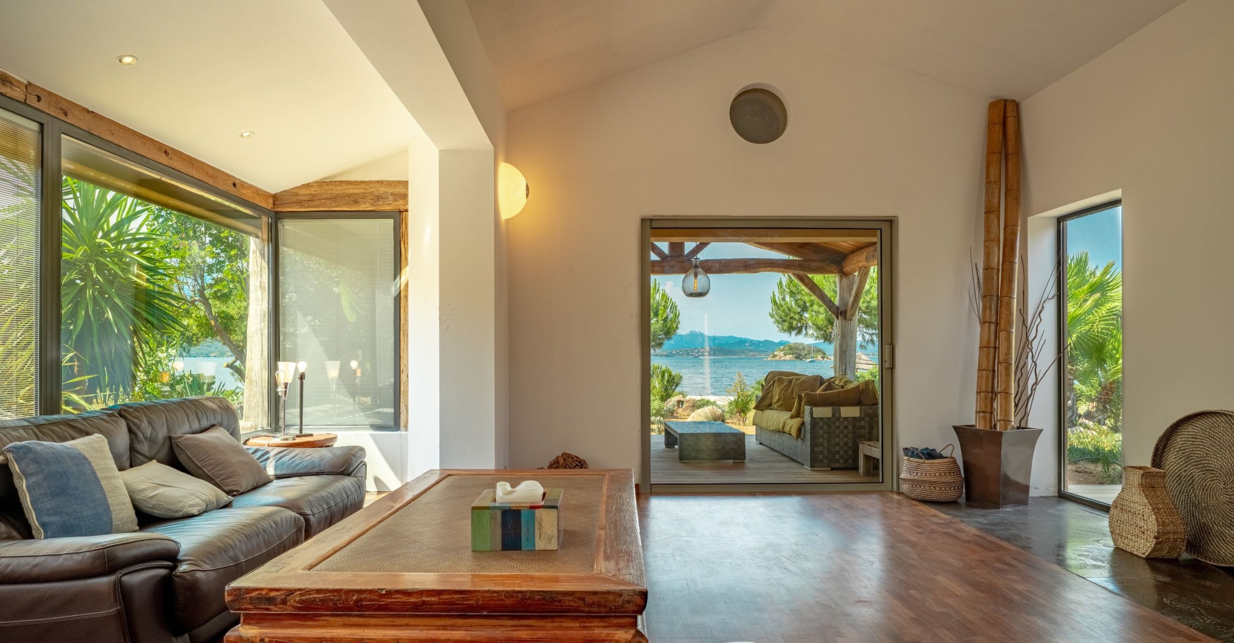 luxury villa 6 Rooms for sale on PORTO VECCHIO (20137)