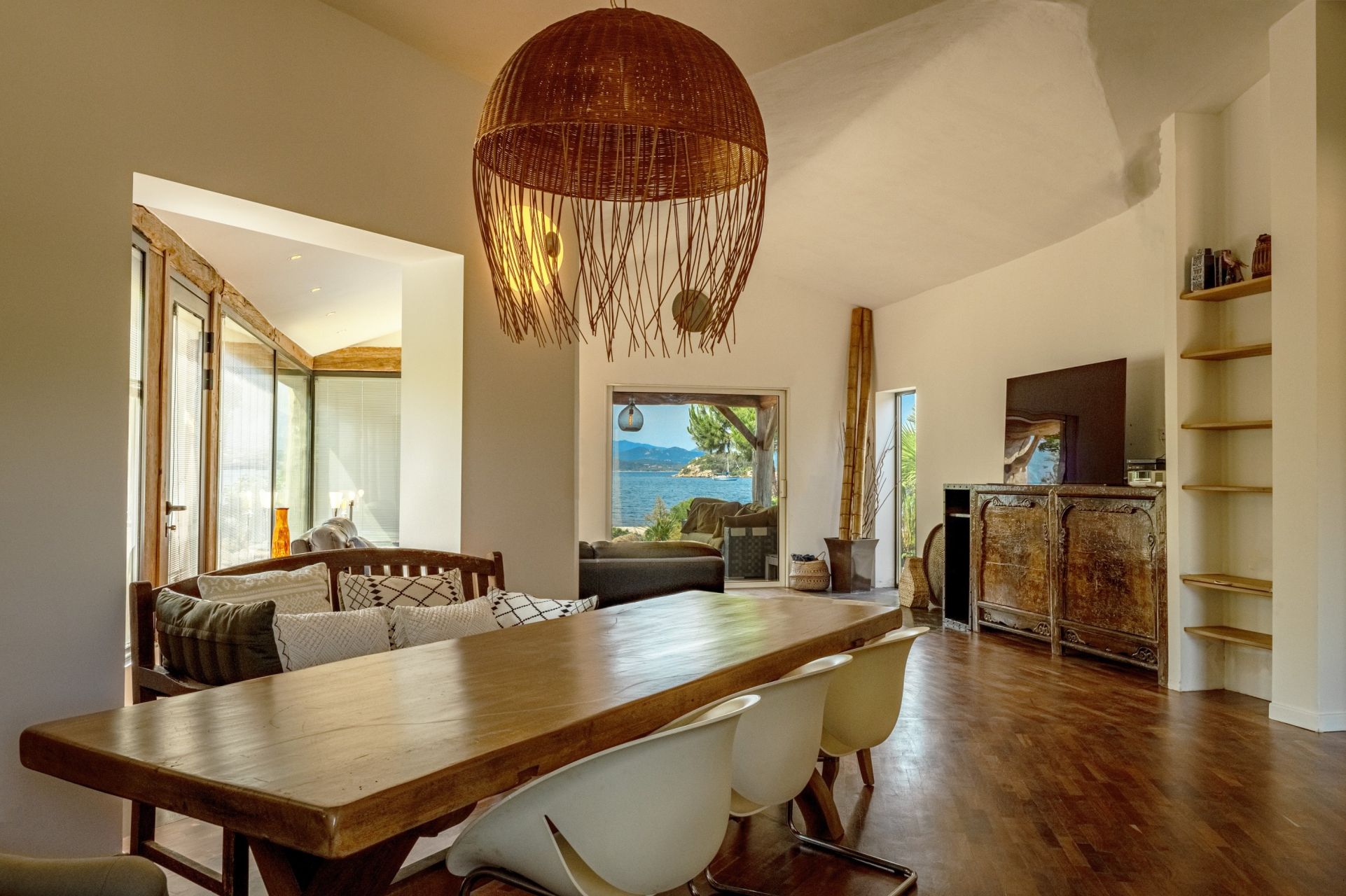 luxury villa 6 Rooms for sale on PORTO VECCHIO (20137)