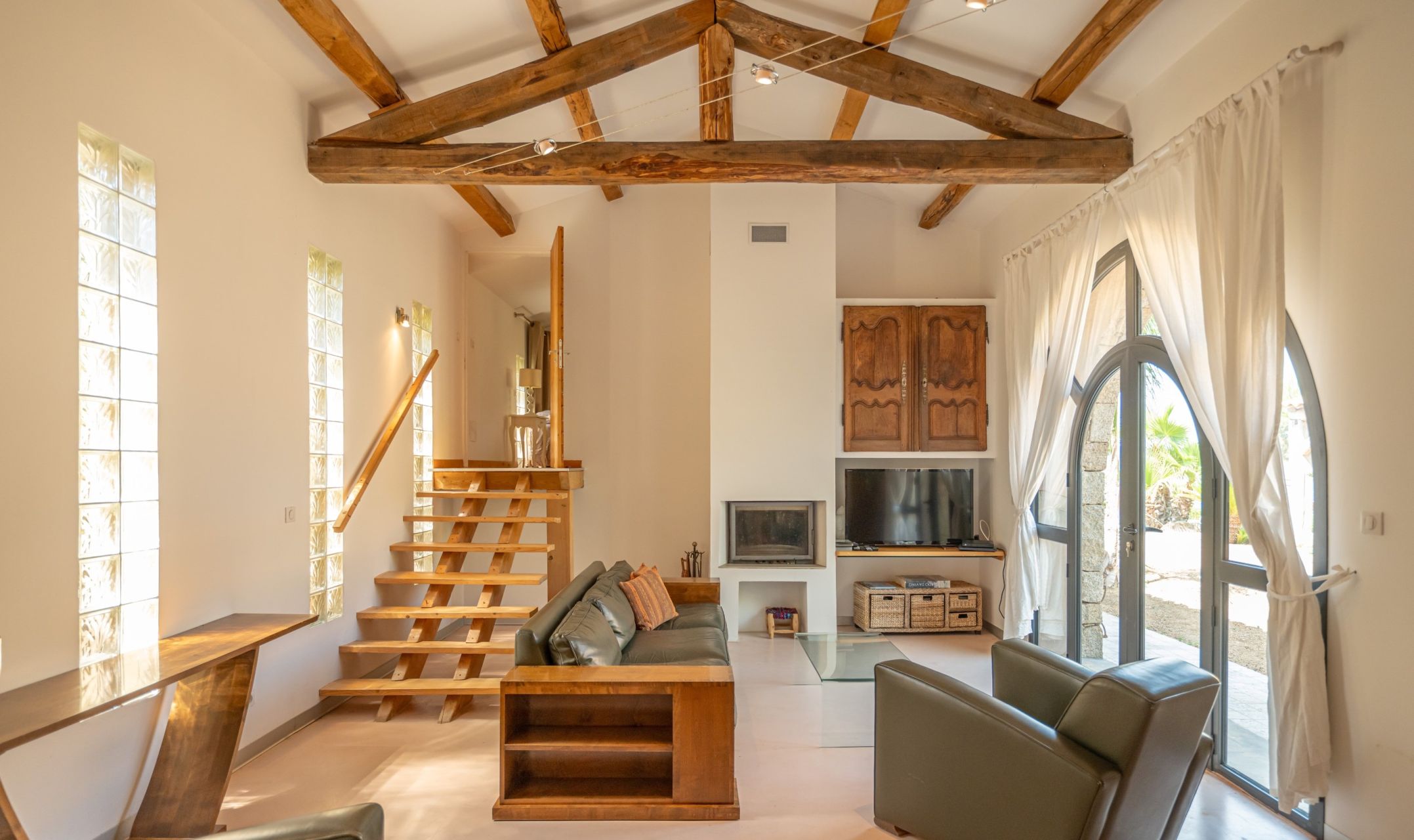 luxury villa 6 Rooms for sale on PORTO VECCHIO (20137)