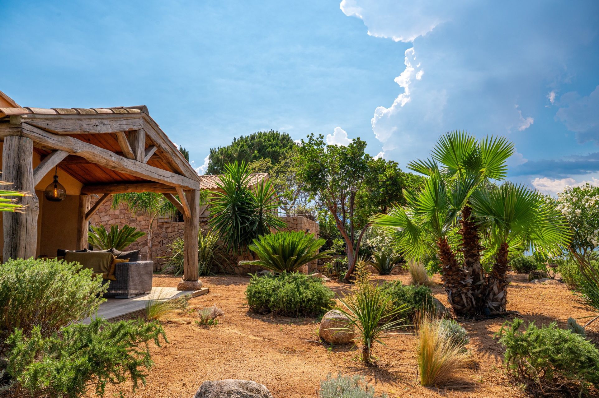 luxury villa 6 Rooms for sale on PORTO VECCHIO (20137)