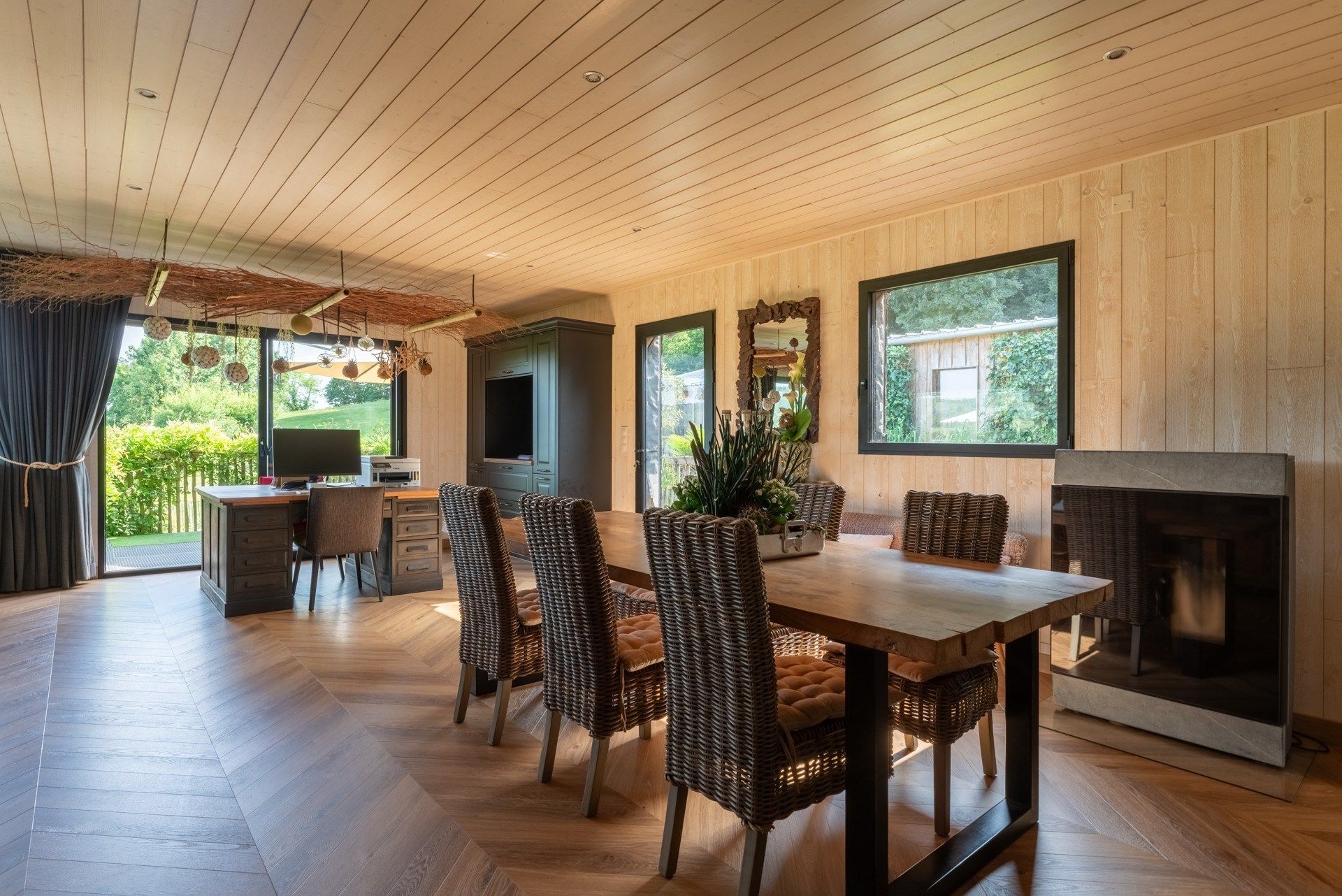 luxury house 8 Rooms for sale on PONT L EVEQUE (14130)