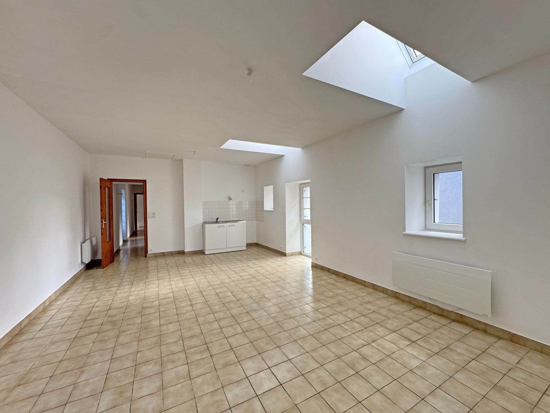 farm complex 11 Rooms for sale on GUILER SUR GOYEN (29710)