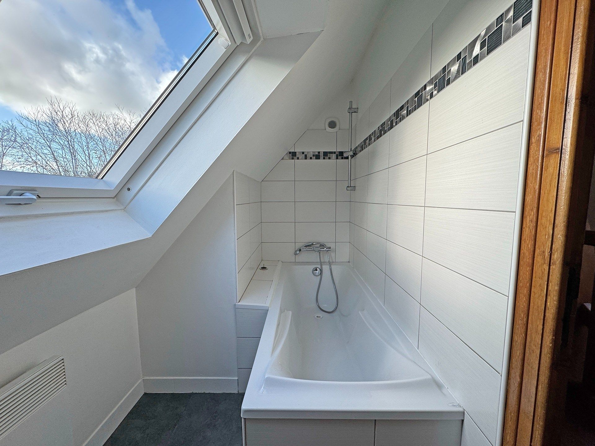 farm complex 11 Rooms for sale on GUILER SUR GOYEN (29710)