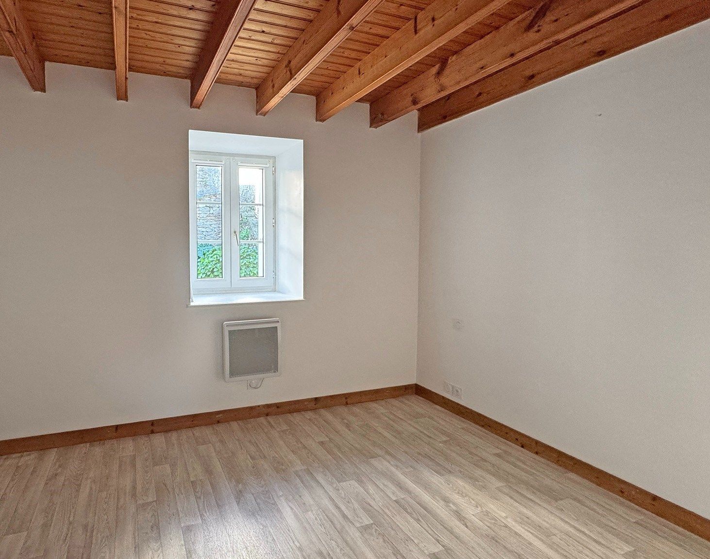 farm complex 11 Rooms for sale on GUILER SUR GOYEN (29710)