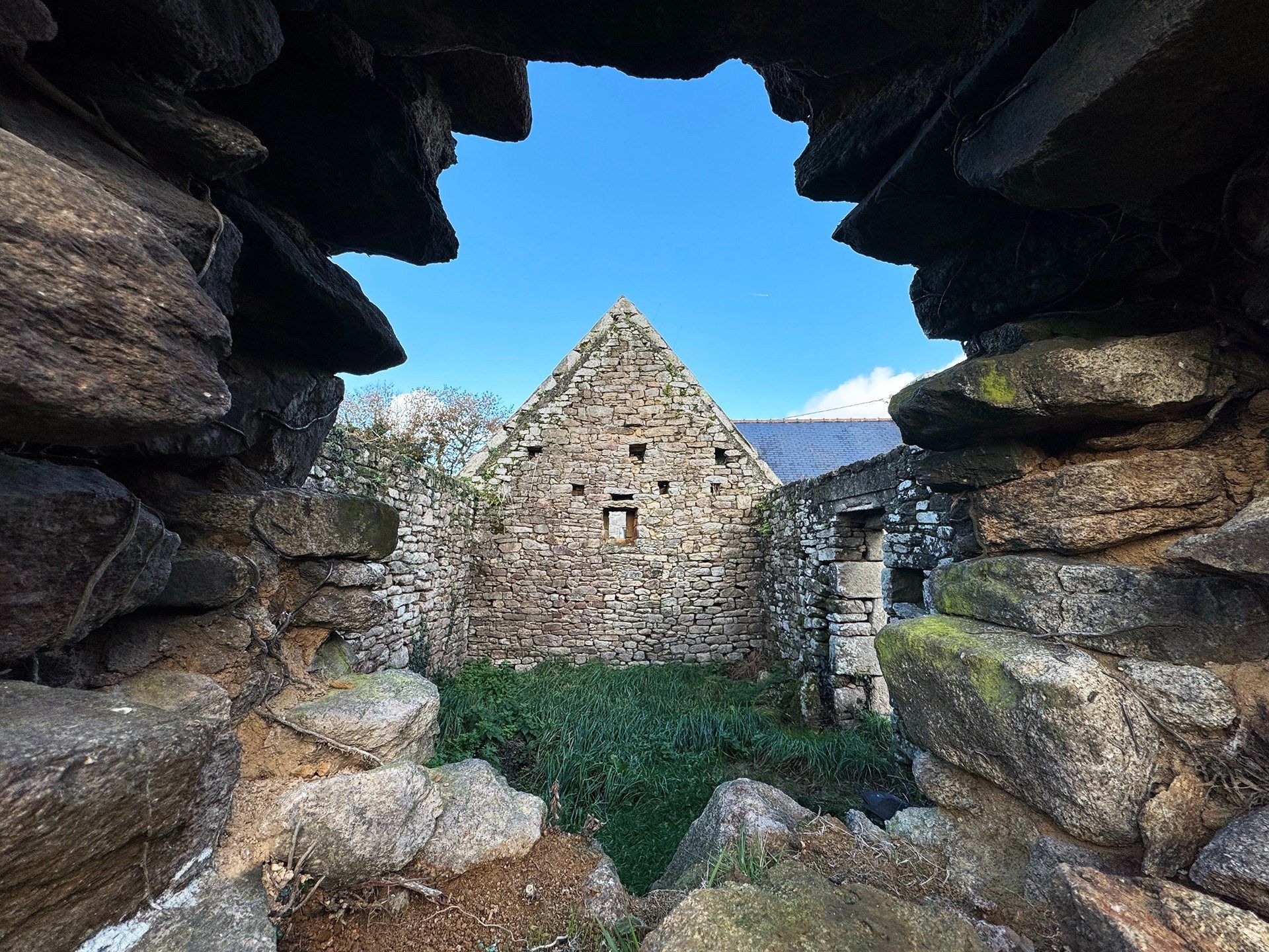 farm complex 11 Rooms for sale on GUILER SUR GOYEN (29710)