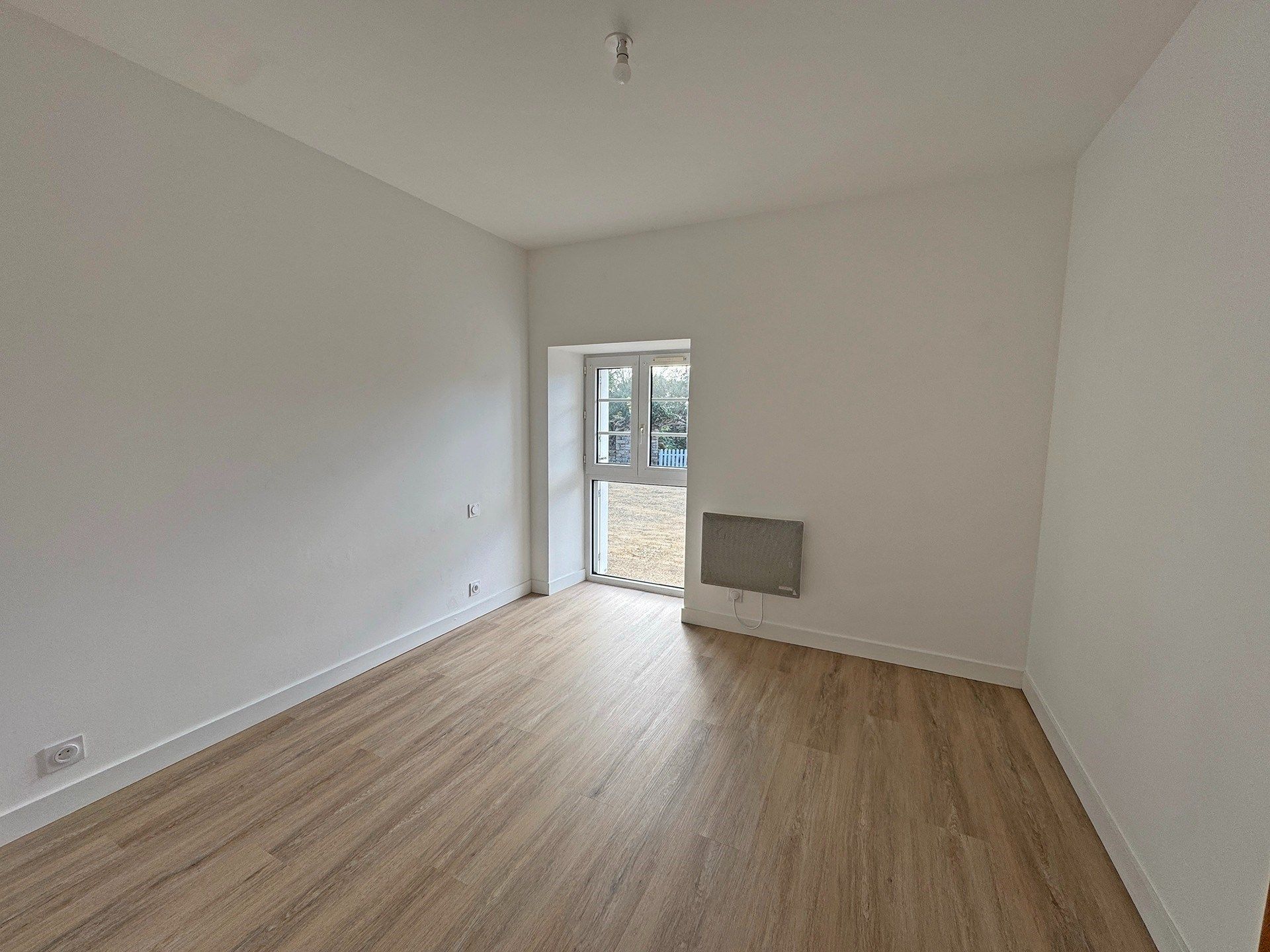 farm complex 11 Rooms for sale on GUILER SUR GOYEN (29710)