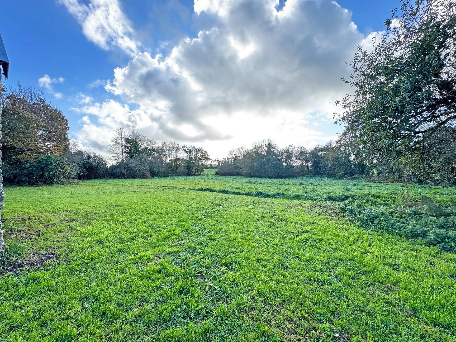 farm complex 11 Rooms for sale on GUILER SUR GOYEN (29710)