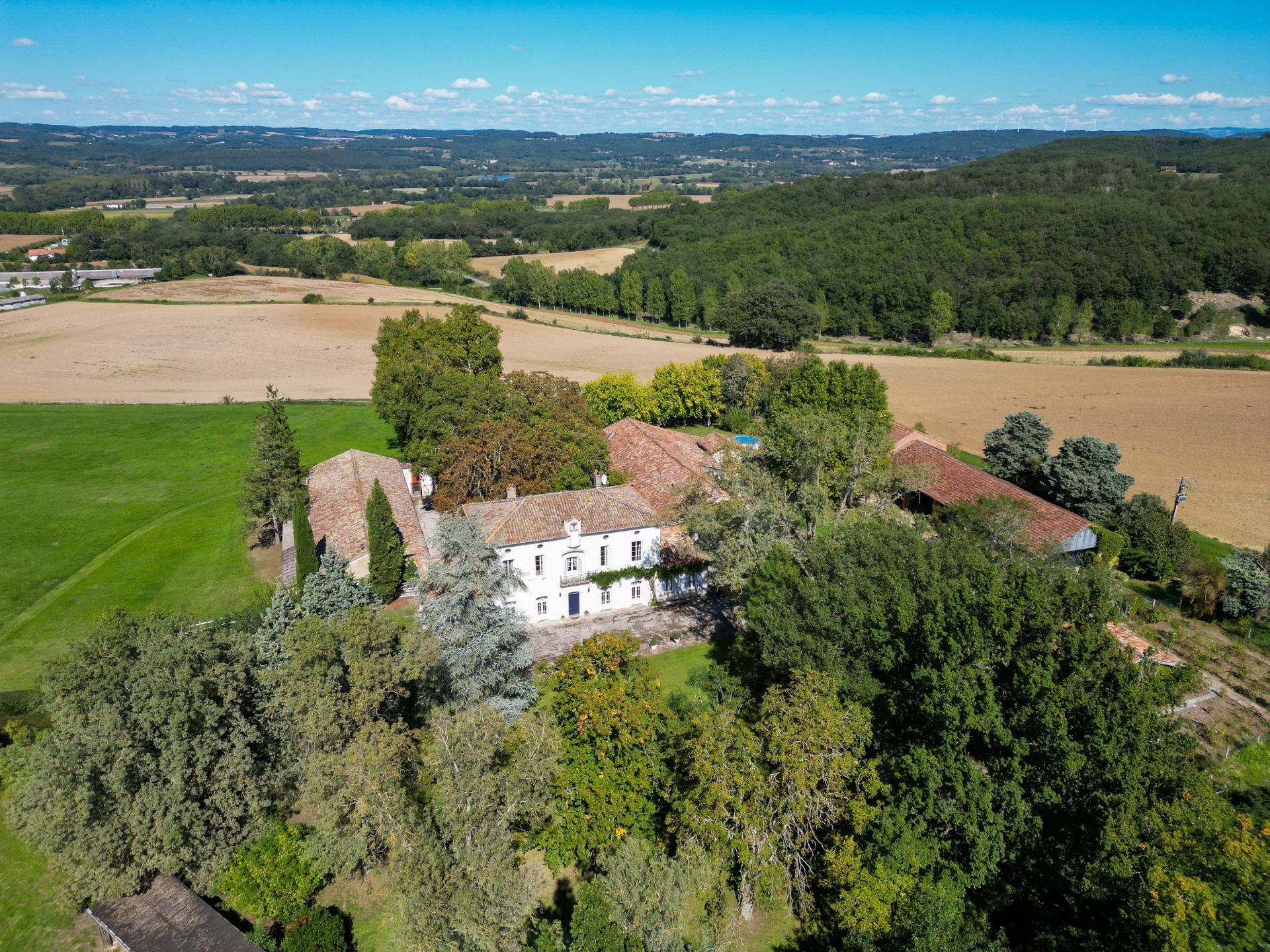 luxury house 11 Rooms for sale on LAVAUR (81500)