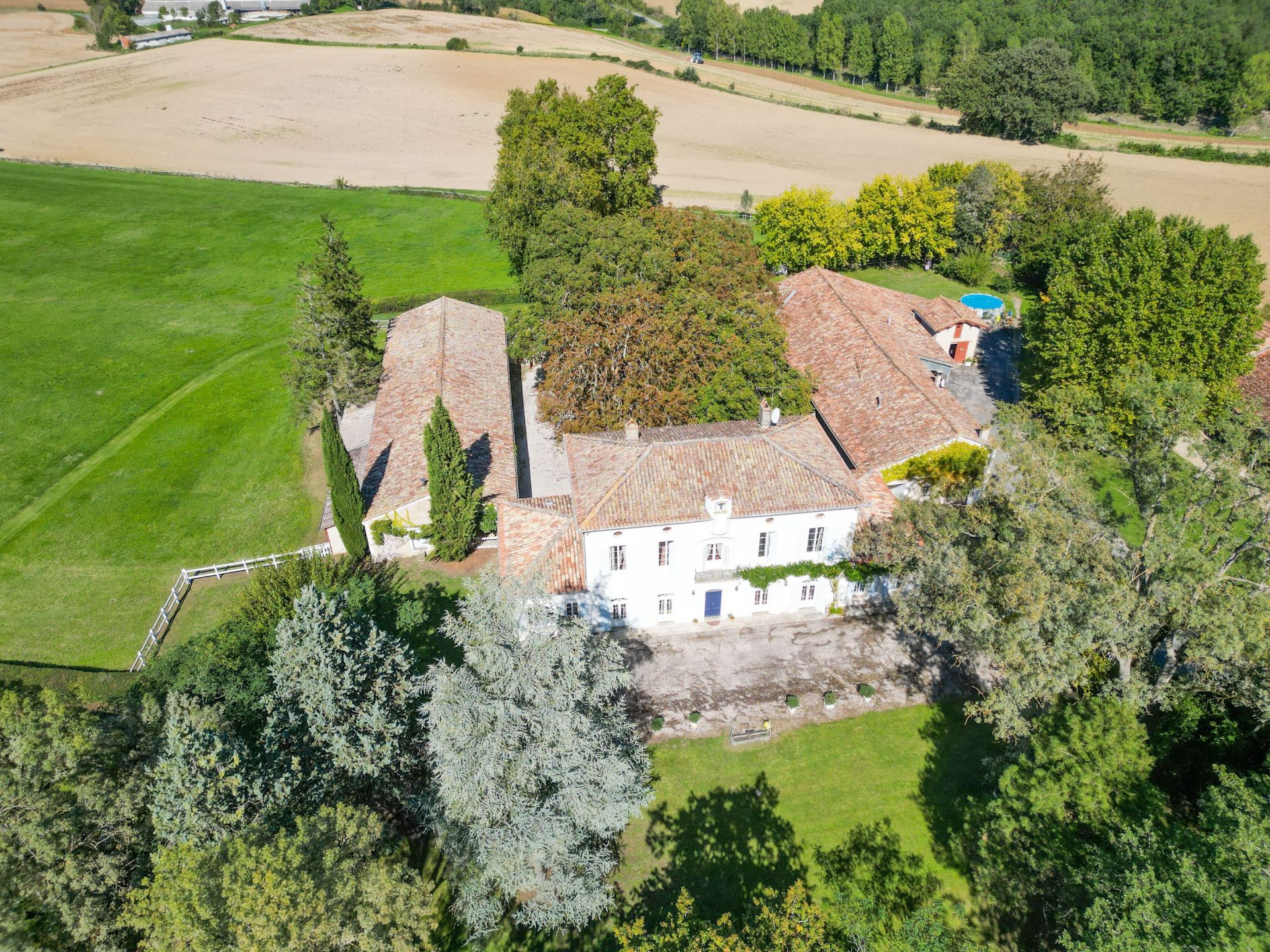 luxury house 11 Rooms for sale on LAVAUR (81500)