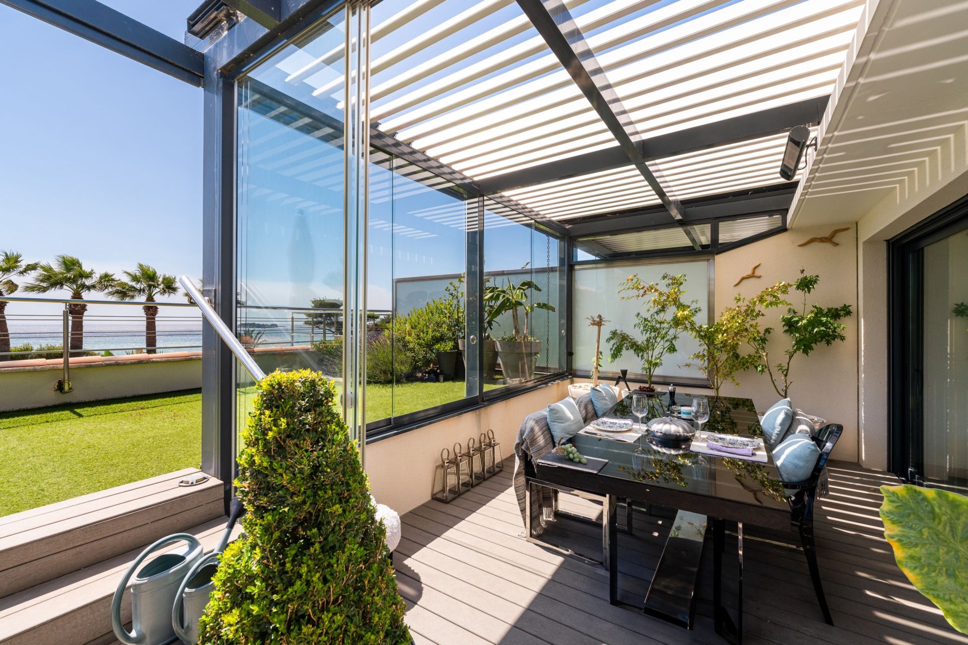 luxury apartment 4 Rooms for sale on SANARY SUR MER (83110)