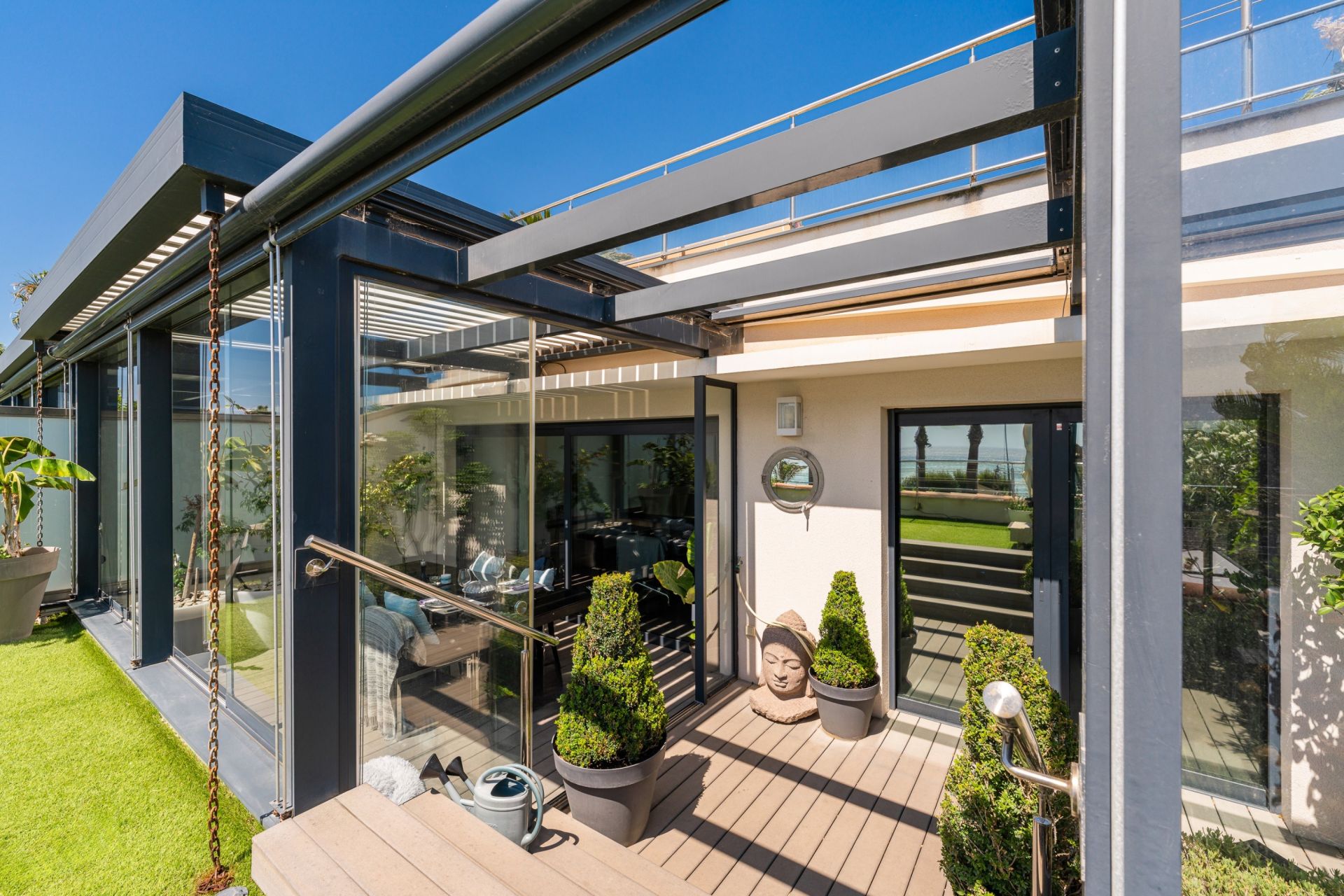 luxury apartment 4 Rooms for sale on SANARY SUR MER (83110)