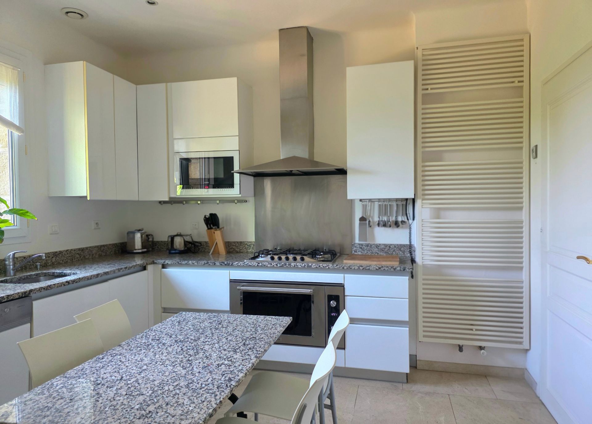 luxury house 7 Rooms for sale on MONTPELLIER (34070)