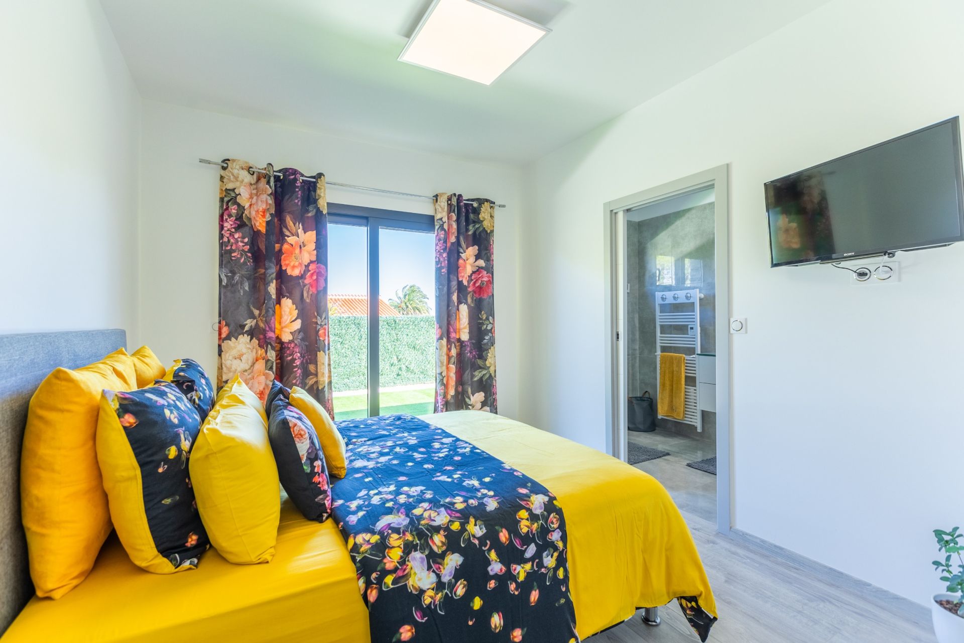 luxury house 5 Rooms for sale on THUIR (66300)