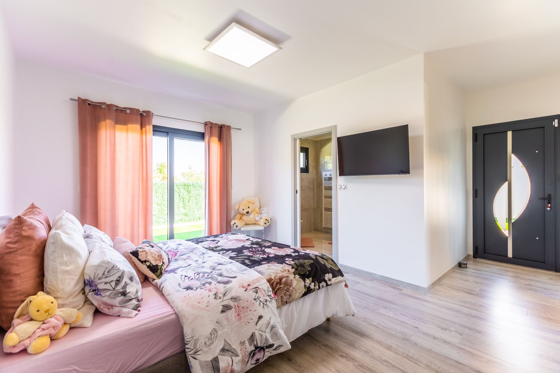 luxury house 5 Rooms for sale on THUIR (66300)