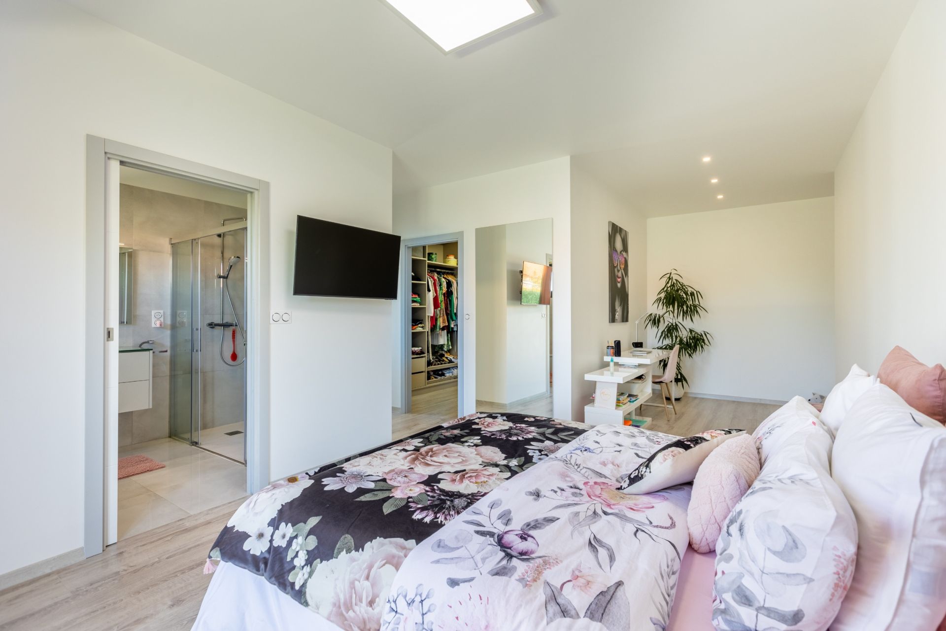 luxury house 5 Rooms for sale on THUIR (66300)