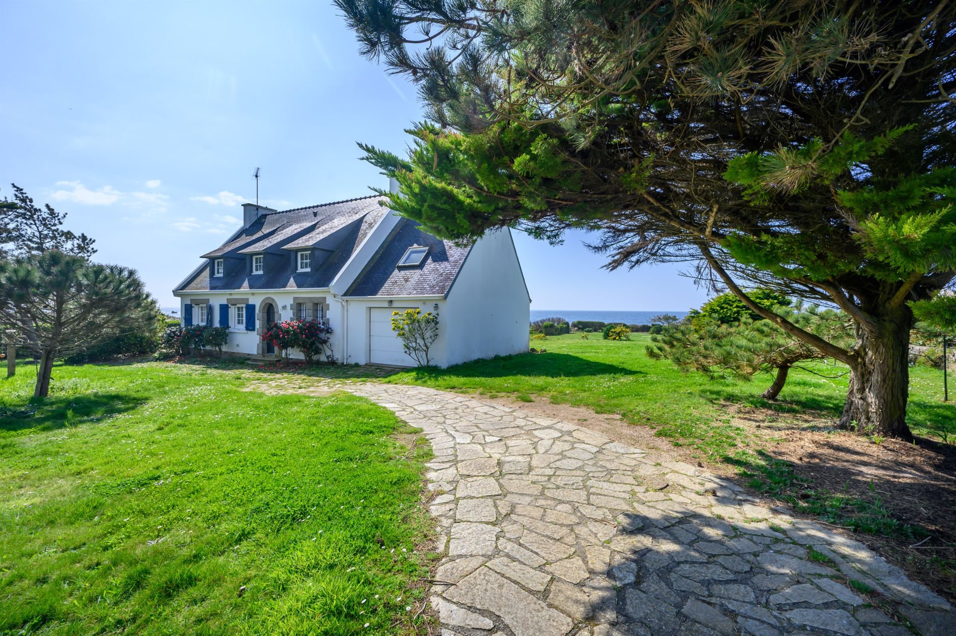 luxury house 8 Rooms for sale on TREGUNC (29910)