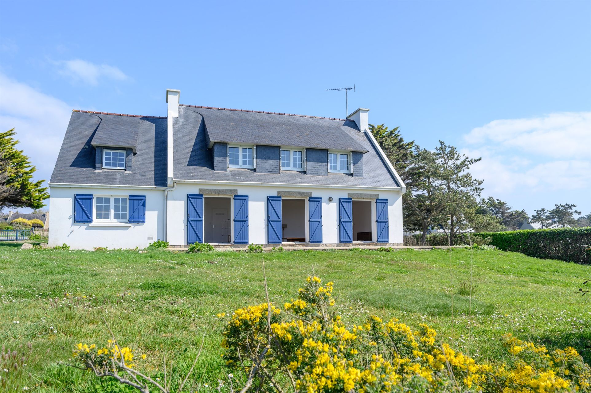 luxury house 8 Rooms for sale on TREGUNC (29910)