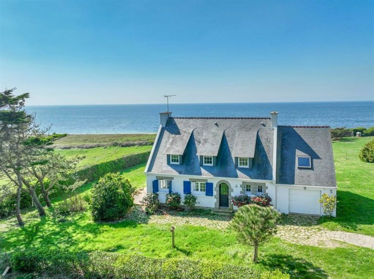 luxury house 8 Rooms for sale on TREGUNC (29910)