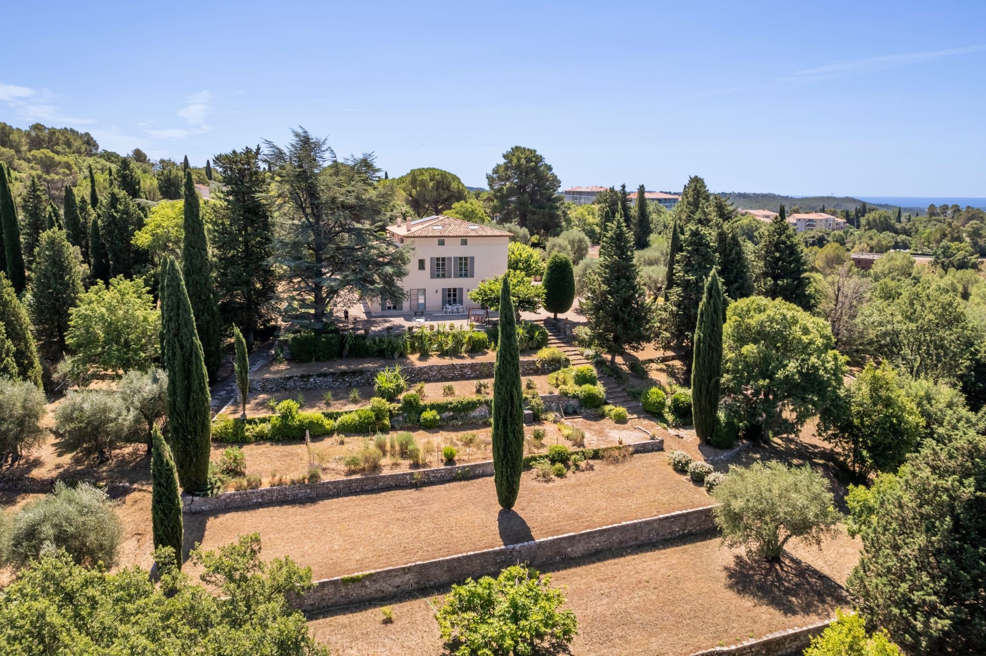 bastide 11 Rooms for sale on GRASSE (06130)