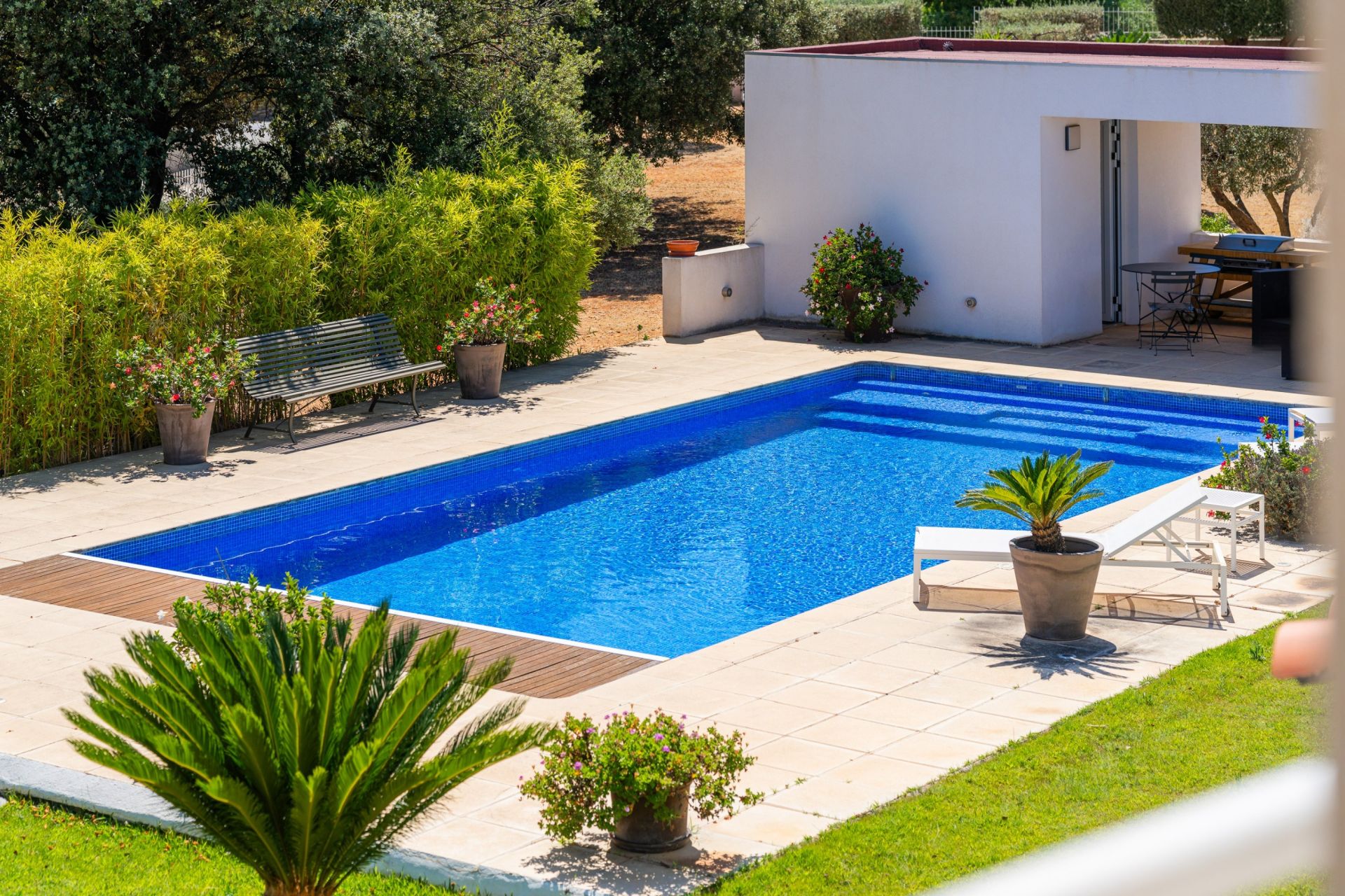 luxury house 6 Rooms for sale on LA CADIERE D AZUR (83740)