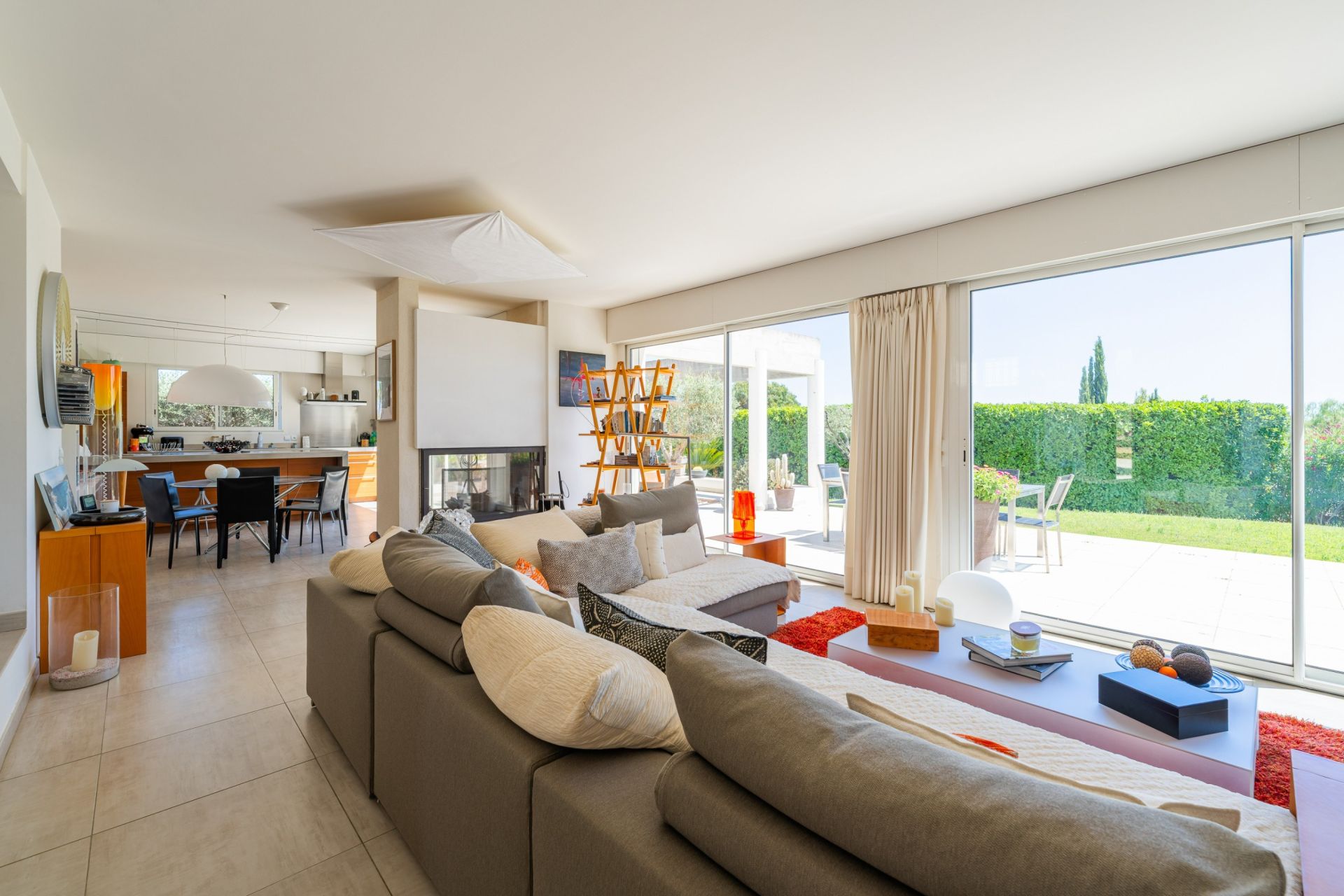 luxury house 6 Rooms for sale on LA CADIERE D AZUR (83740)