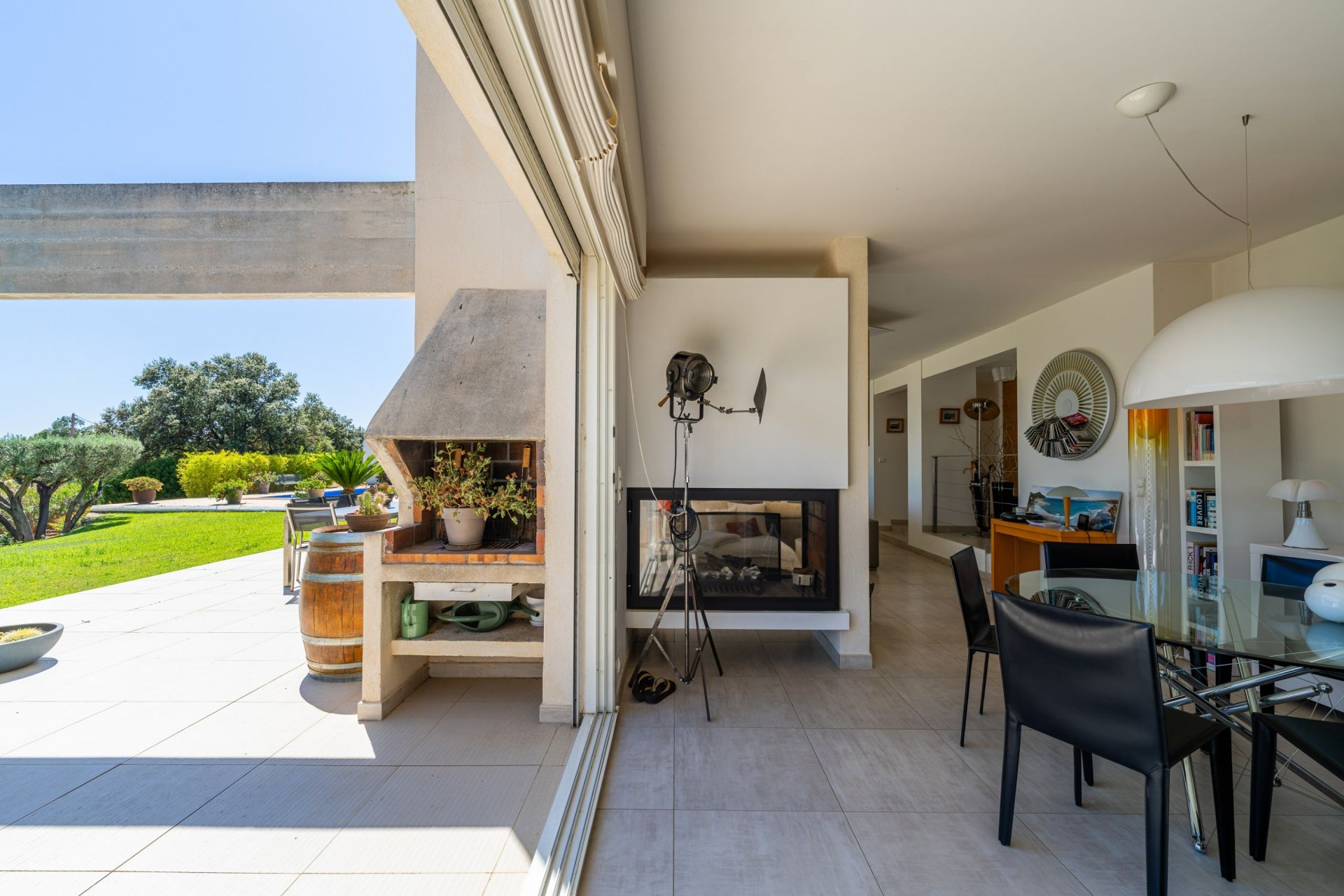 luxury house 6 Rooms for sale on LA CADIERE D AZUR (83740)