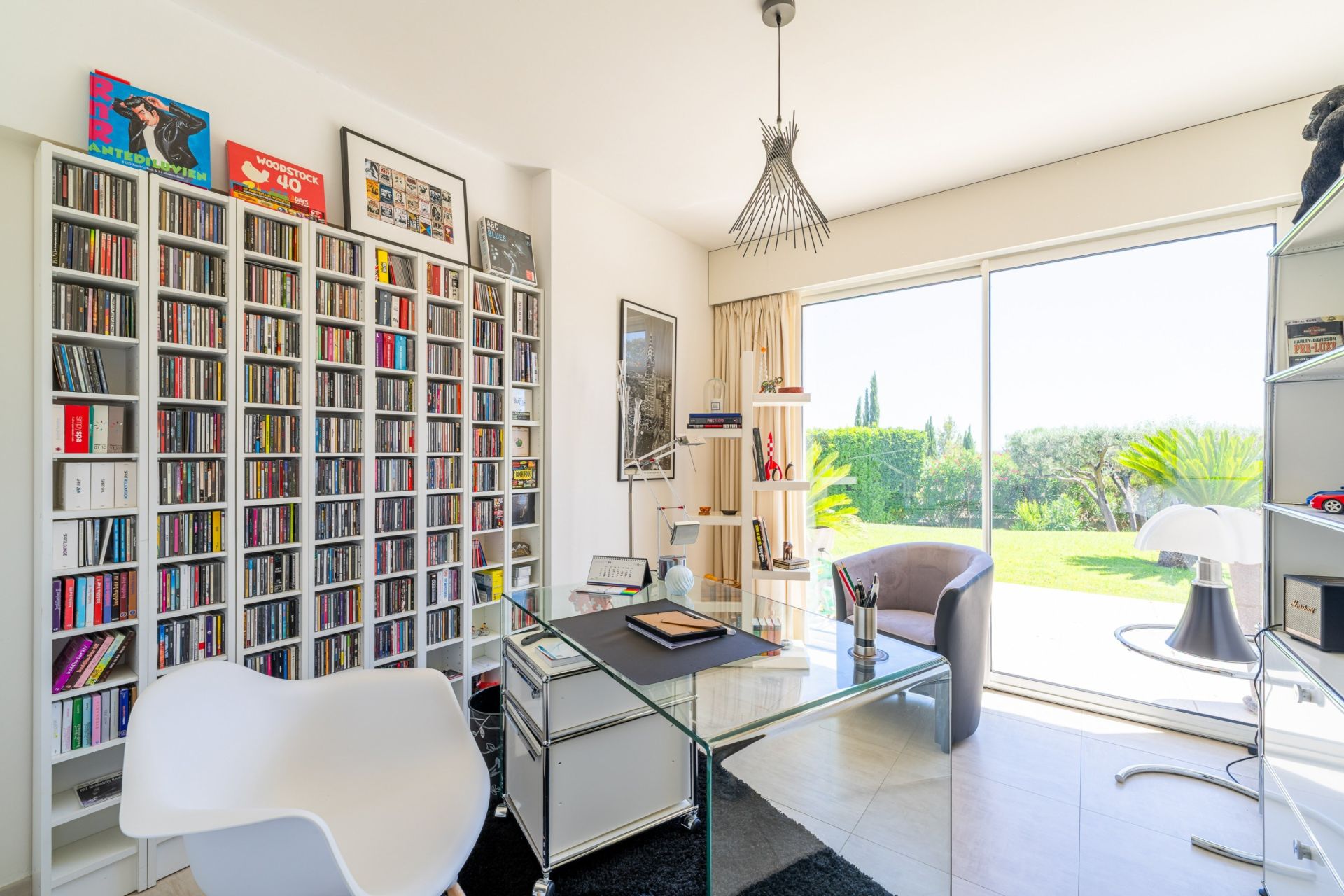 luxury house 6 Rooms for sale on LA CADIERE D AZUR (83740)