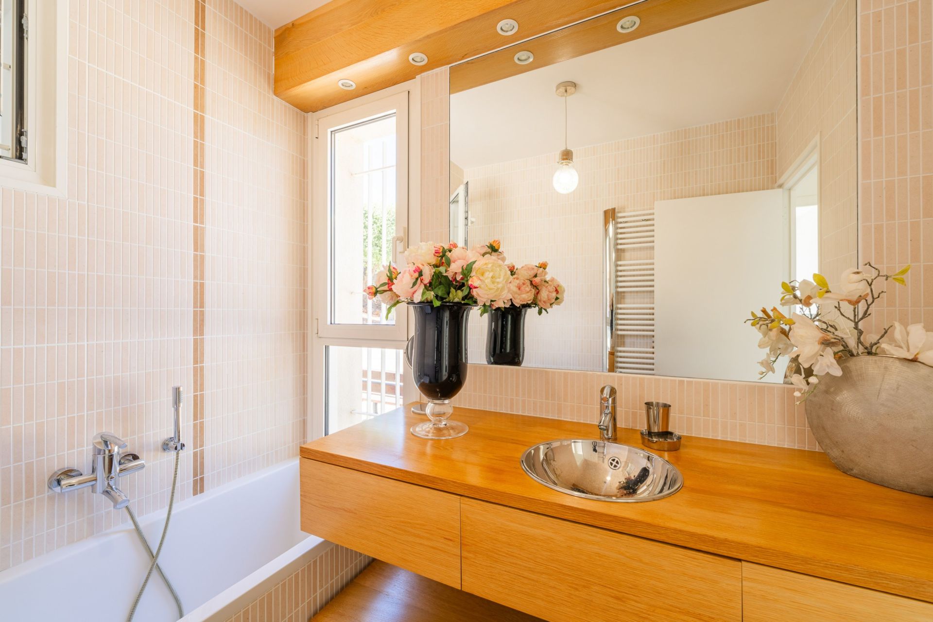 luxury house 6 Rooms for sale on LA CADIERE D AZUR (83740)