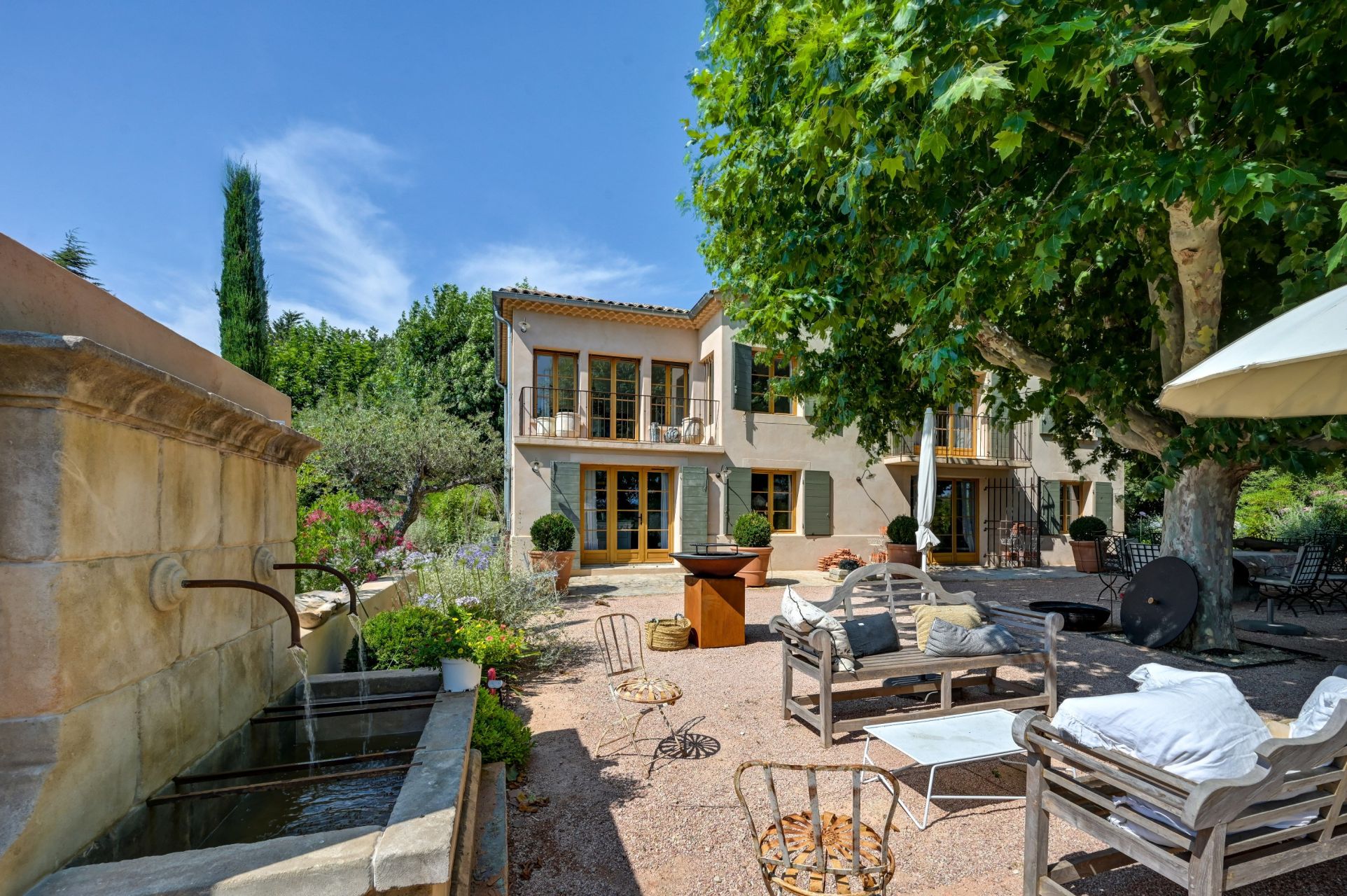 luxury house 8 Rooms for sale on AIX EN PROVENCE (13100)