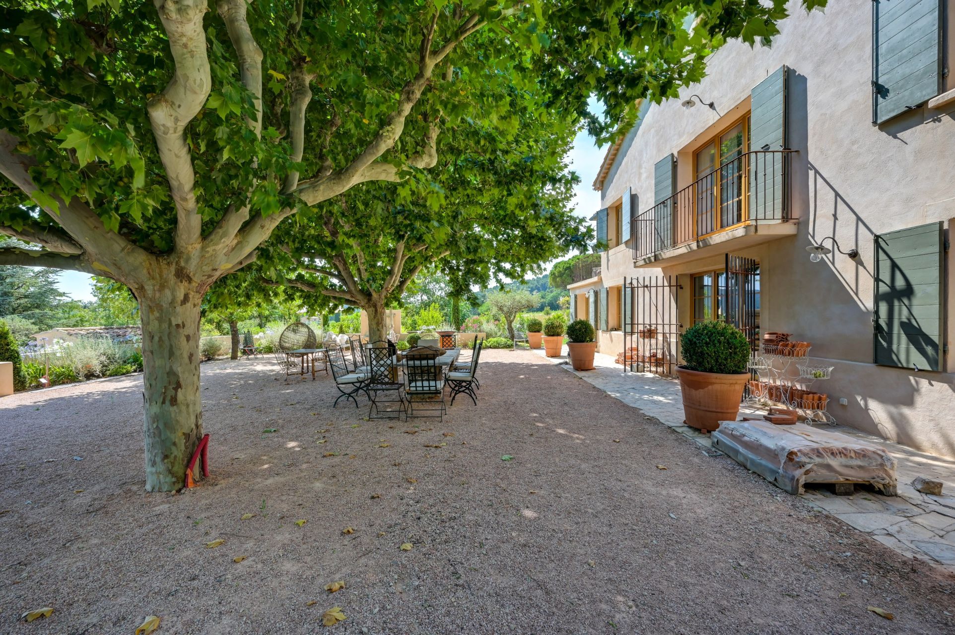 luxury house 8 Rooms for sale on AIX EN PROVENCE (13100)
