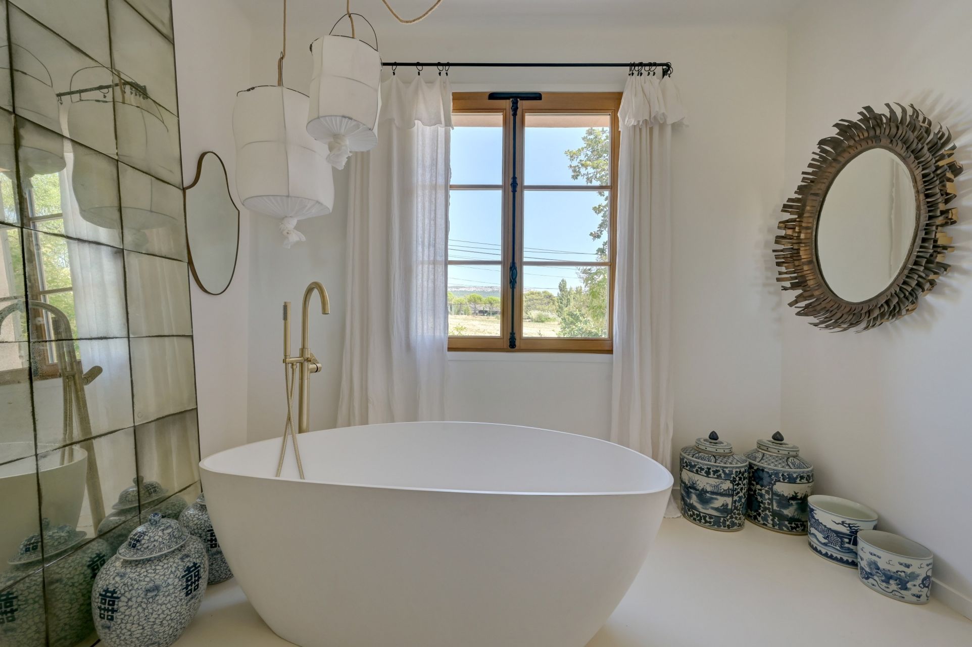 luxury house 8 Rooms for sale on AIX EN PROVENCE (13100)