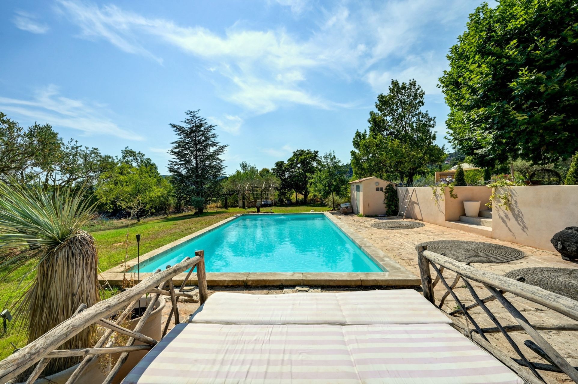 luxury house 8 Rooms for sale on AIX EN PROVENCE (13100)