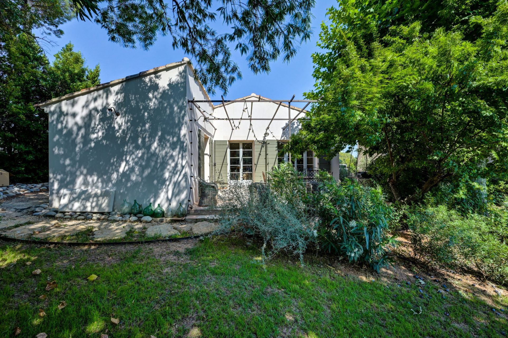 luxury house 8 Rooms for sale on AIX EN PROVENCE (13100)