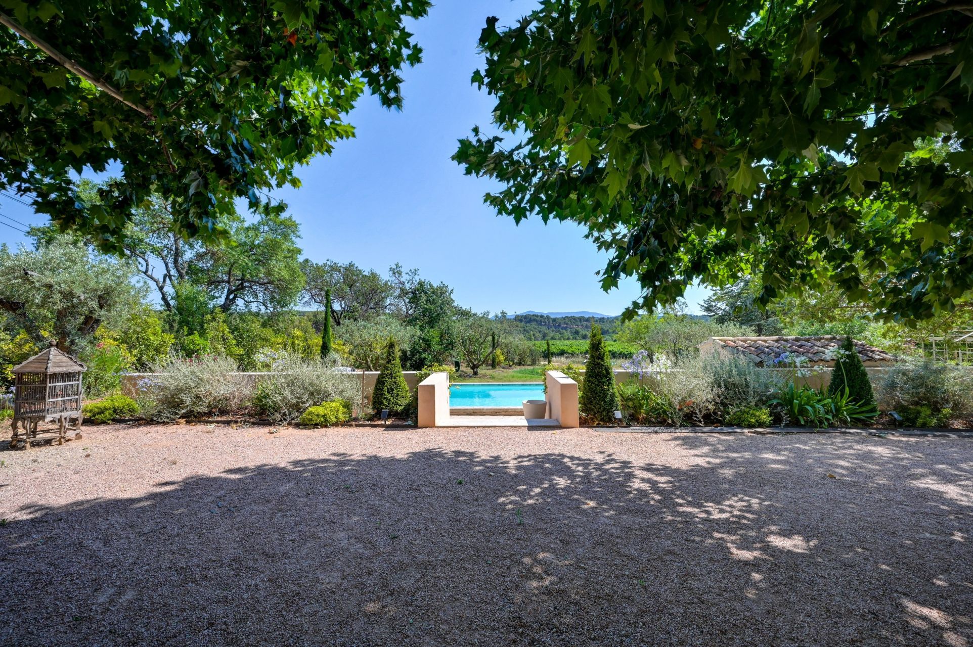 luxury house 8 Rooms for sale on AIX EN PROVENCE (13100)