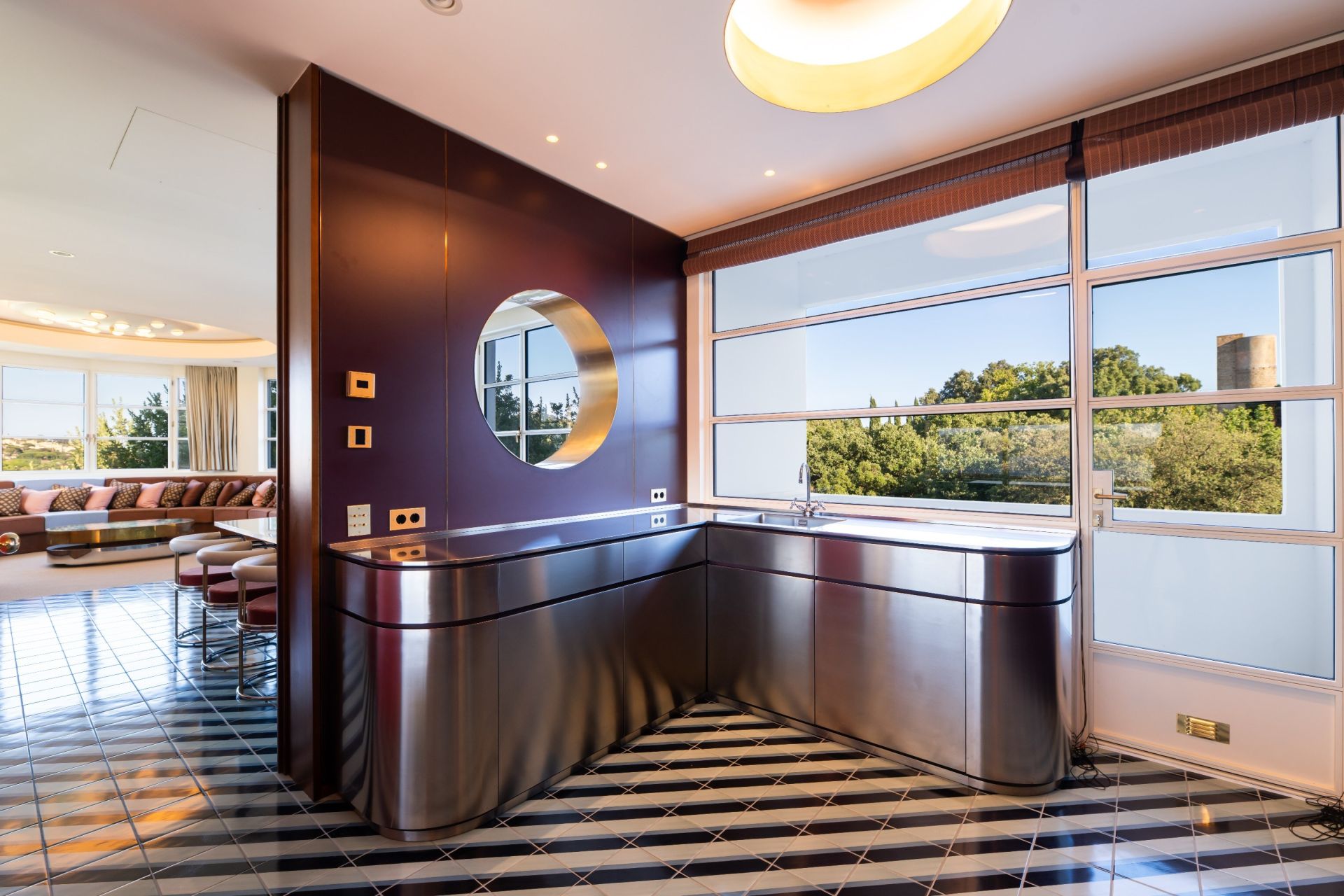 luxury apartment 4 Rooms for sale on ST TROPEZ (83990)