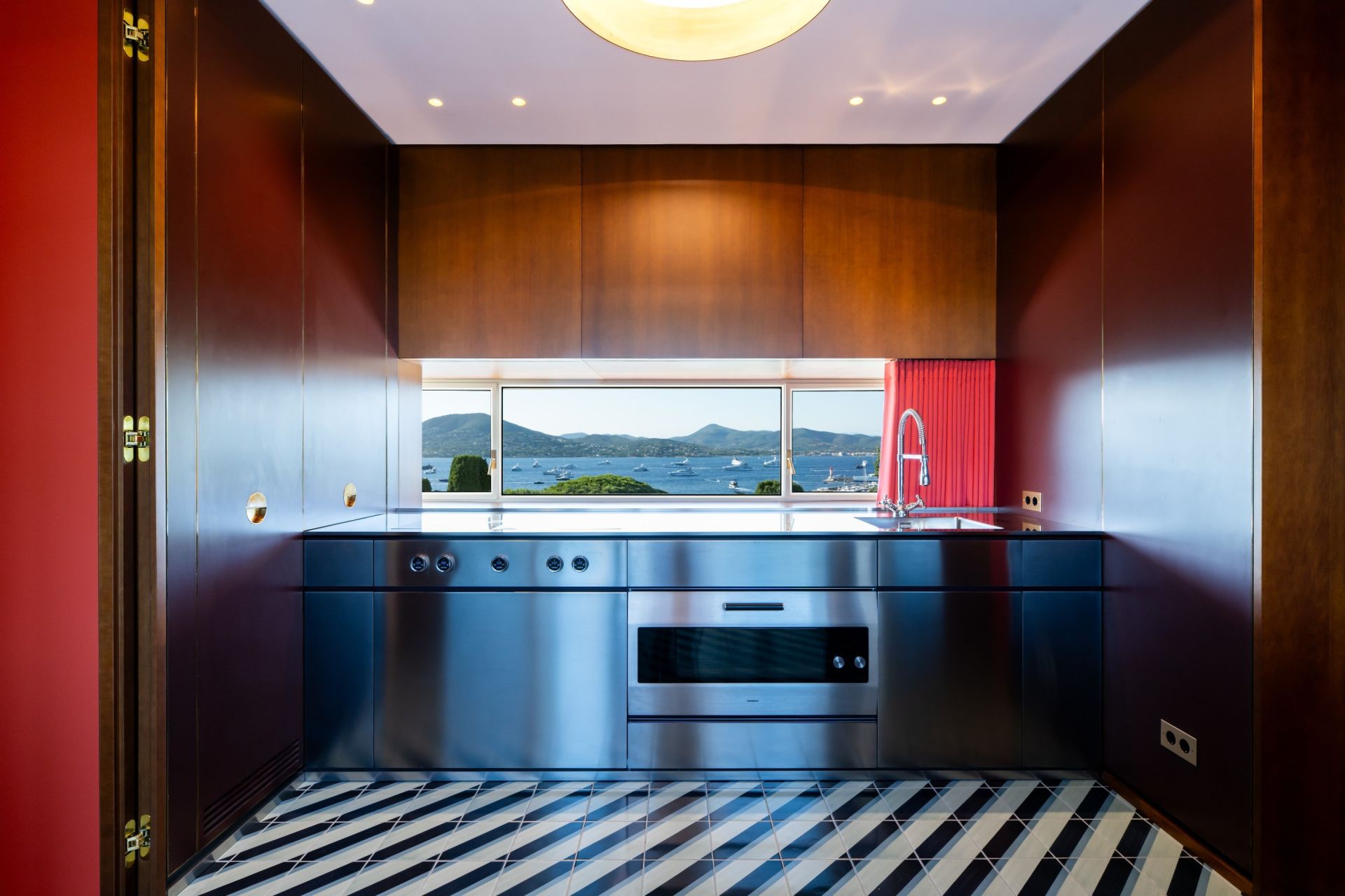 luxury apartment 4 Rooms for sale on ST TROPEZ (83990)