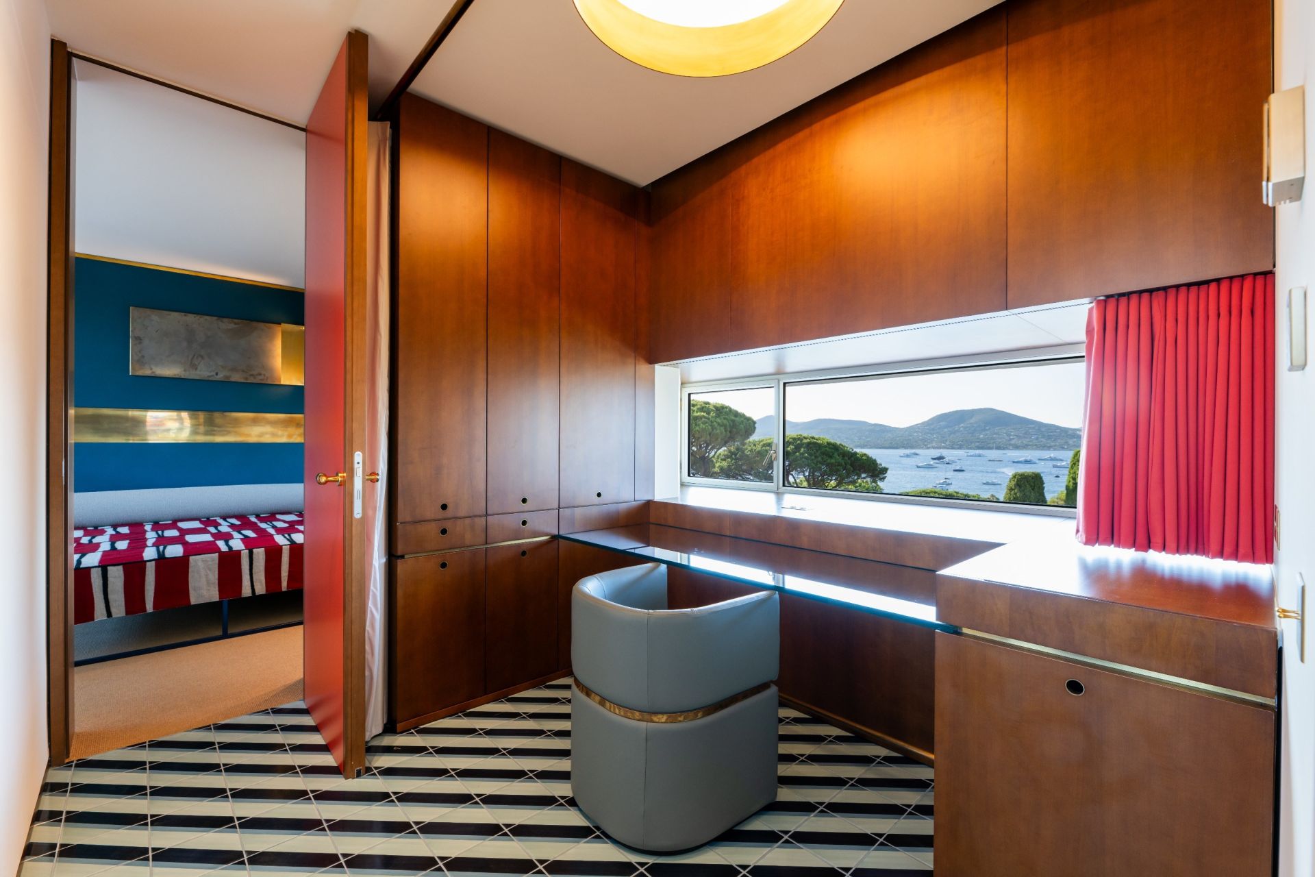 luxury apartment 4 Rooms for sale on ST TROPEZ (83990)