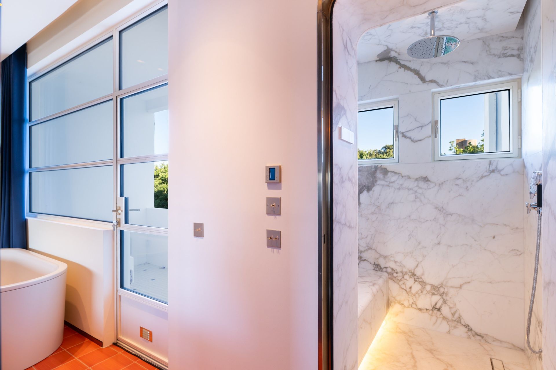 luxury apartment 4 Rooms for sale on ST TROPEZ (83990)