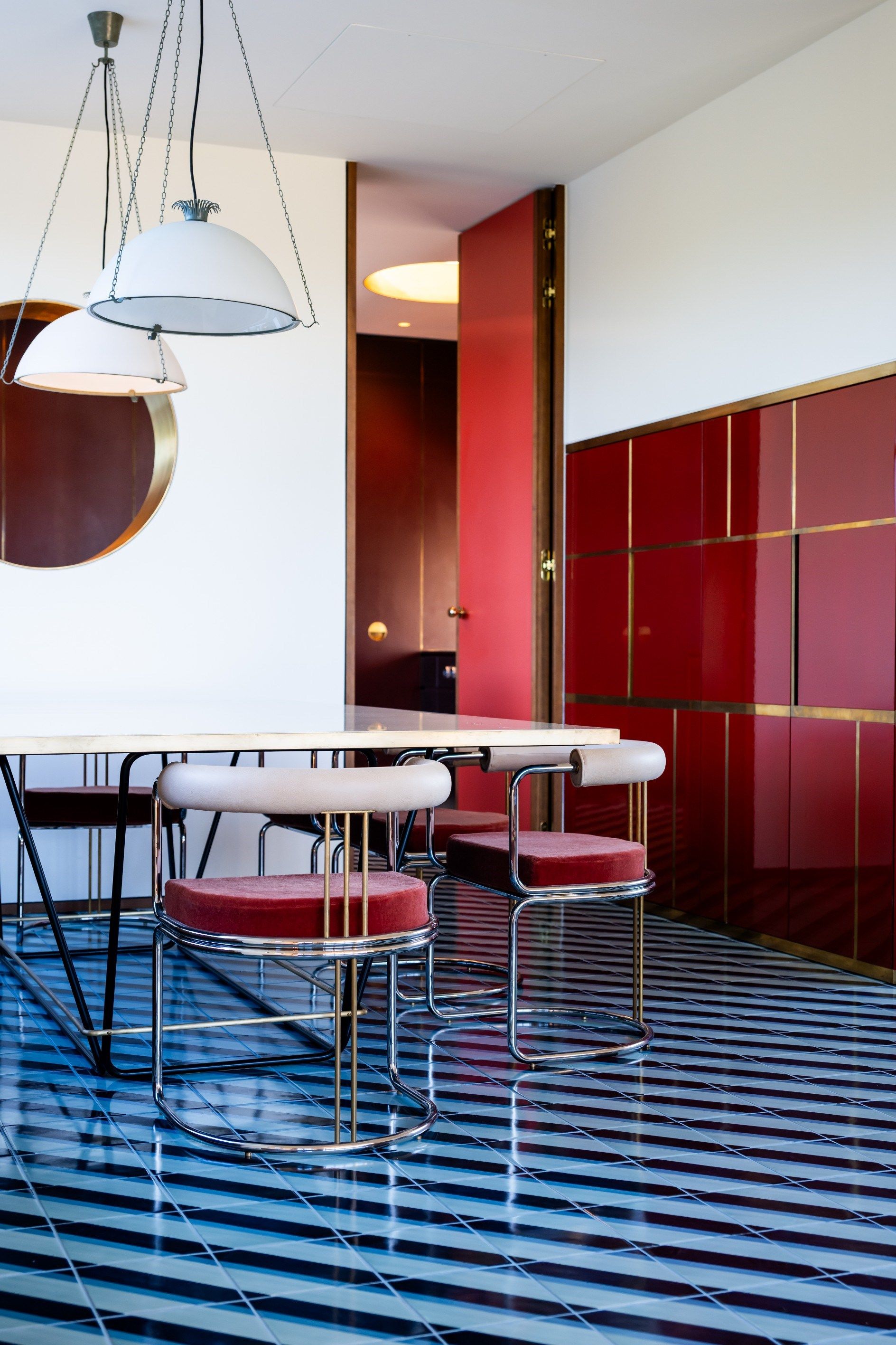 luxury apartment 4 Rooms for sale on ST TROPEZ (83990)