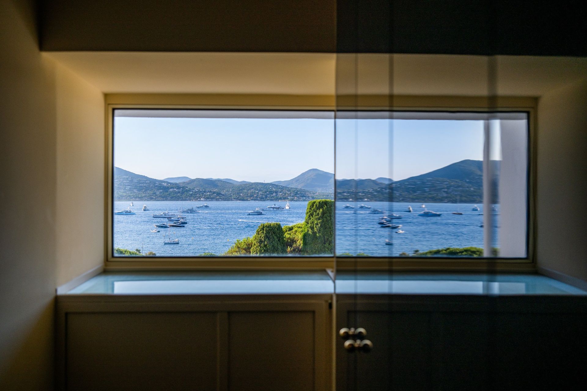 luxury apartment 4 Rooms for sale on ST TROPEZ (83990)