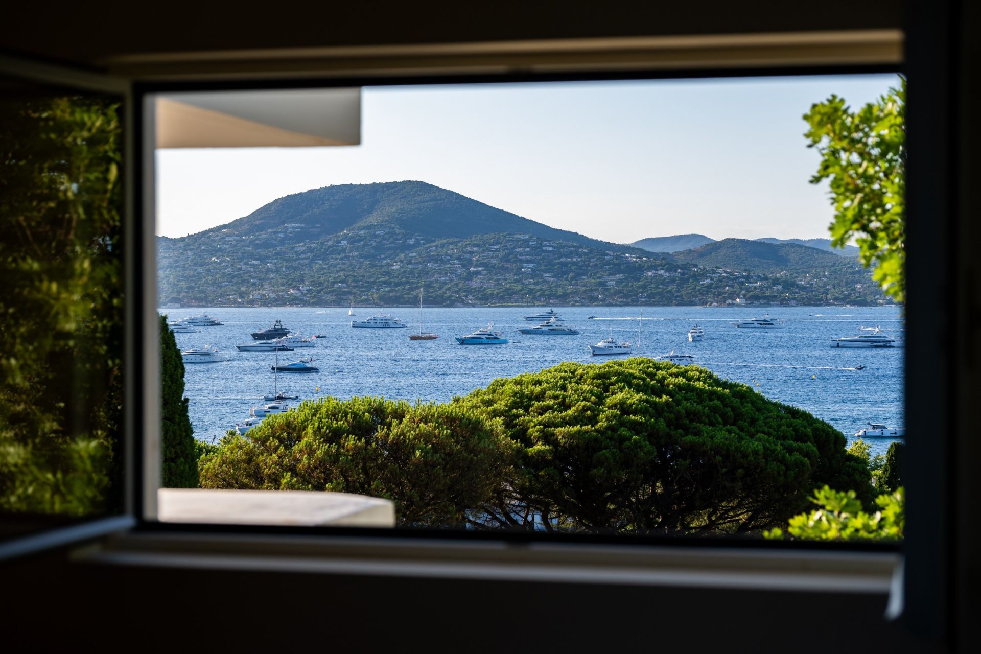 luxury apartment 4 Rooms for sale on ST TROPEZ (83990)