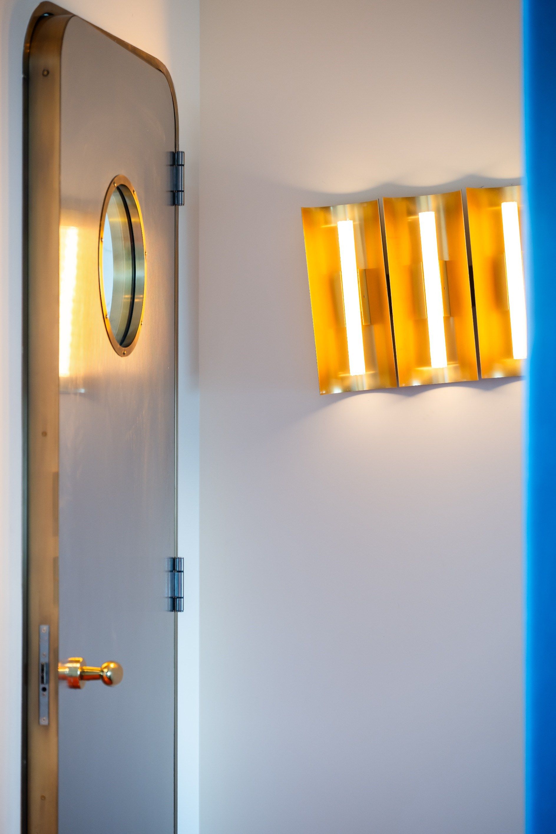 luxury apartment 4 Rooms for sale on ST TROPEZ (83990)