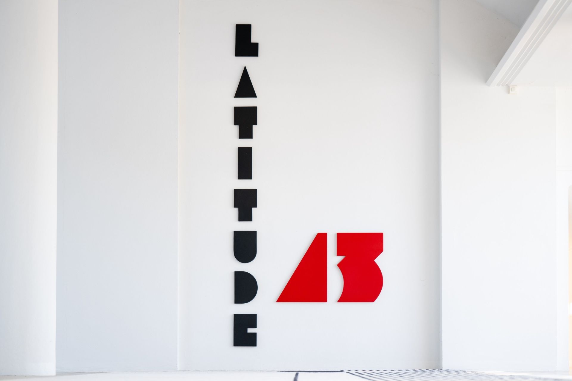 luxury apartment 4 Rooms for sale on ST TROPEZ (83990)