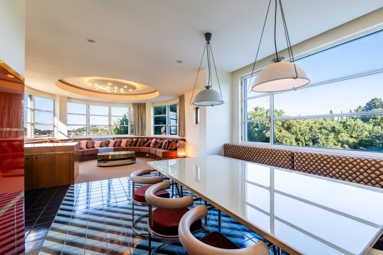 luxury apartment 4 Rooms for sale on ST TROPEZ (83990)