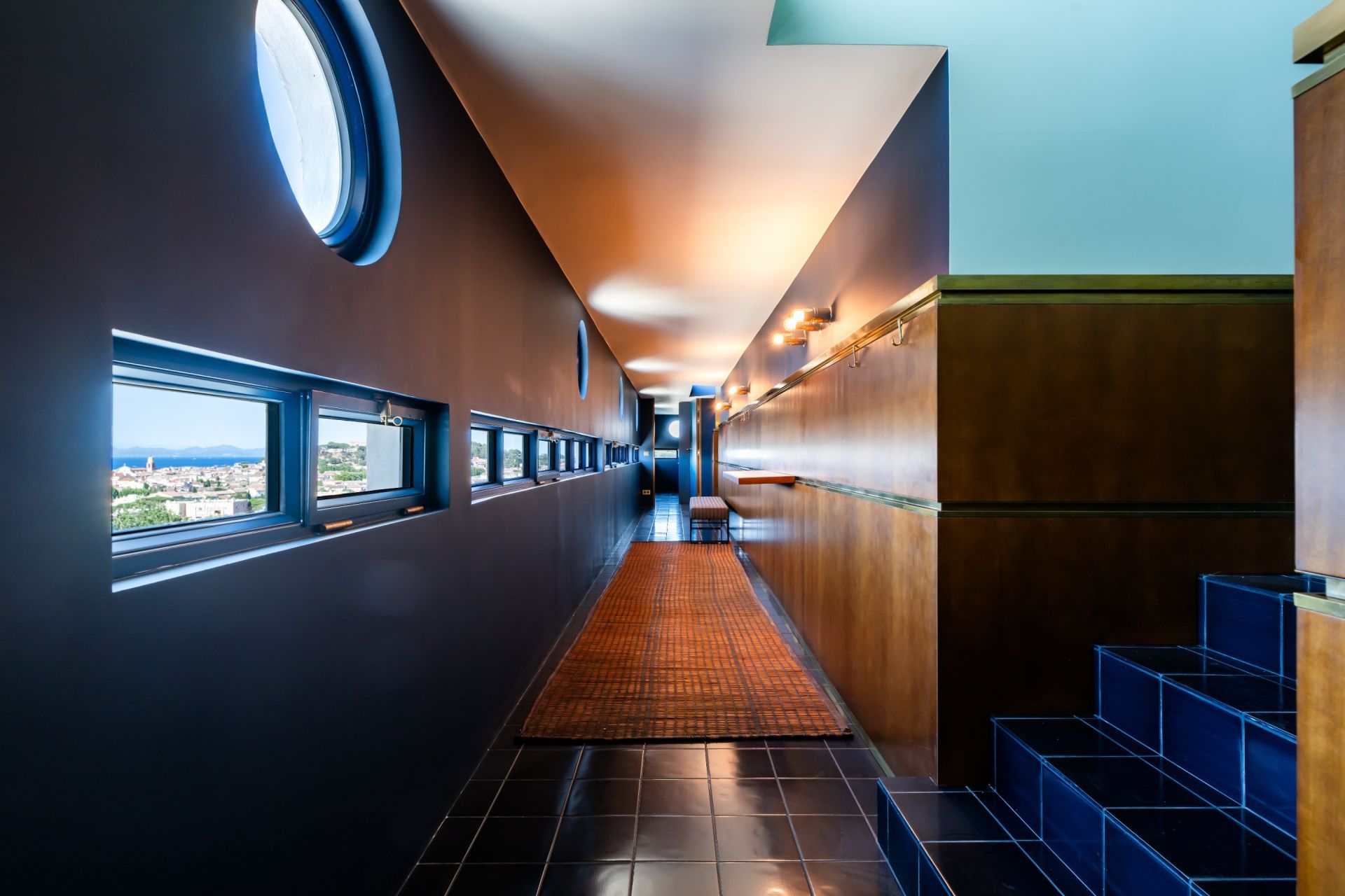 luxury apartment 4 Rooms for sale on ST TROPEZ (83990)