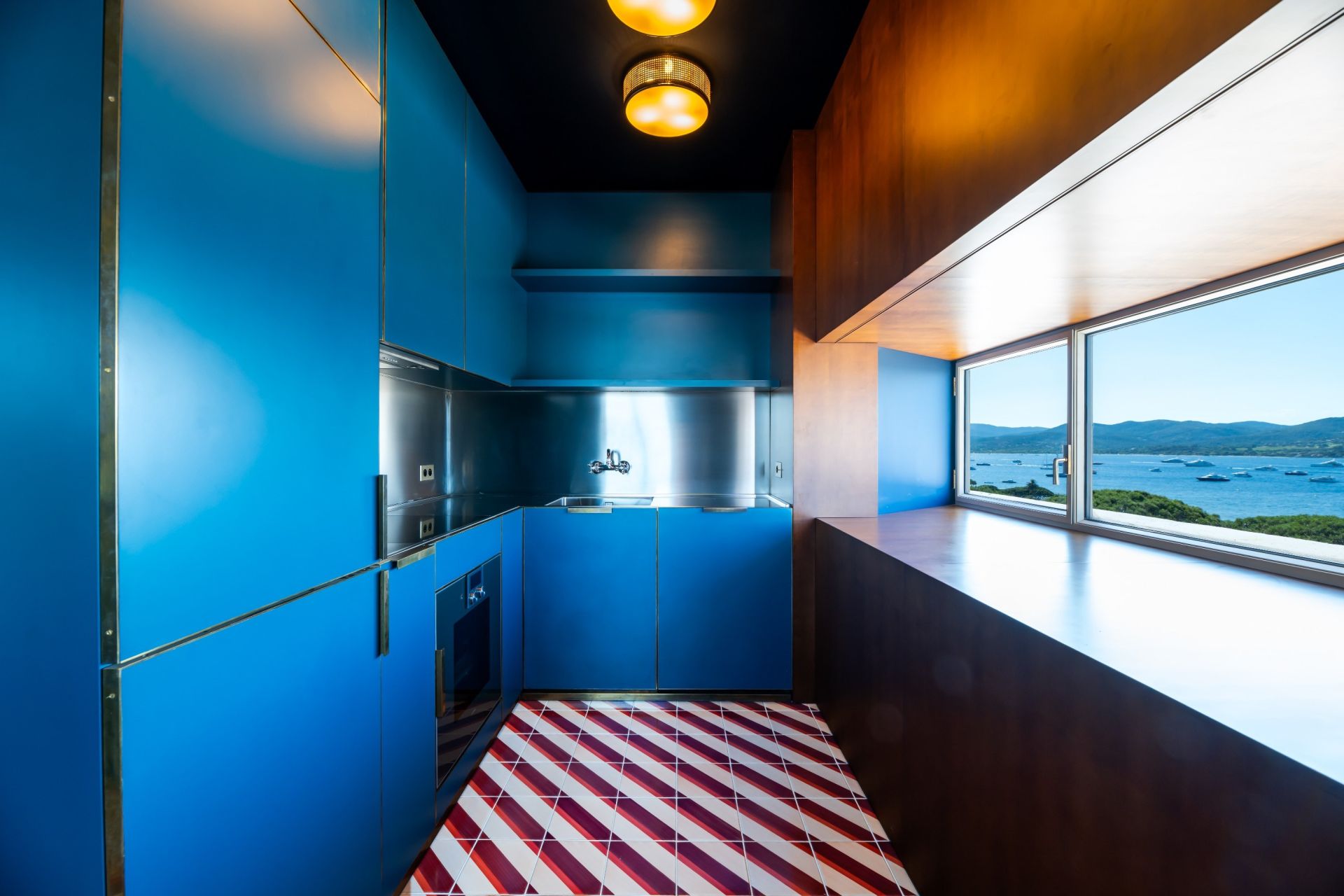 luxury apartment 4 Rooms for sale on ST TROPEZ (83990)